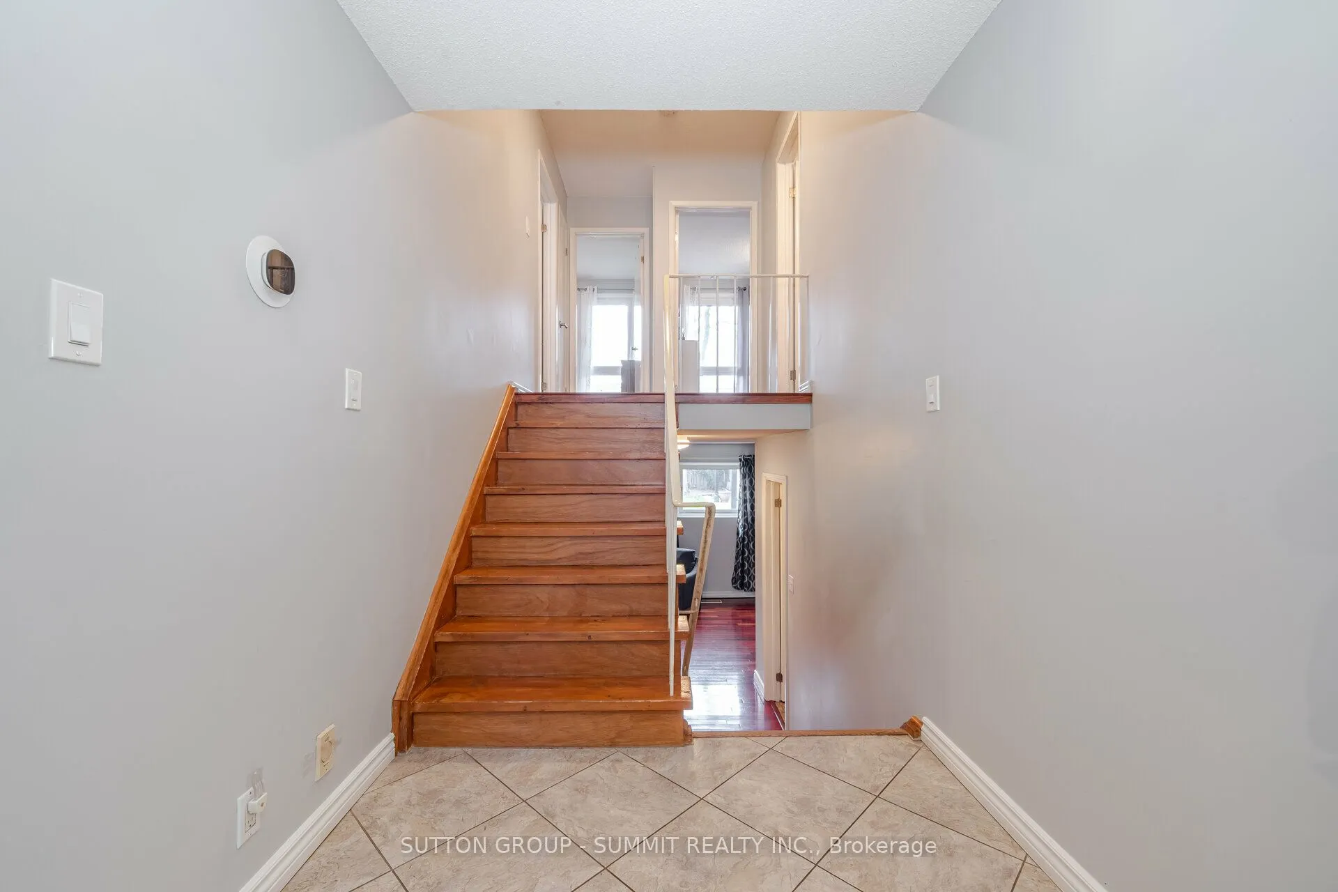 4238 Treetop Crescent