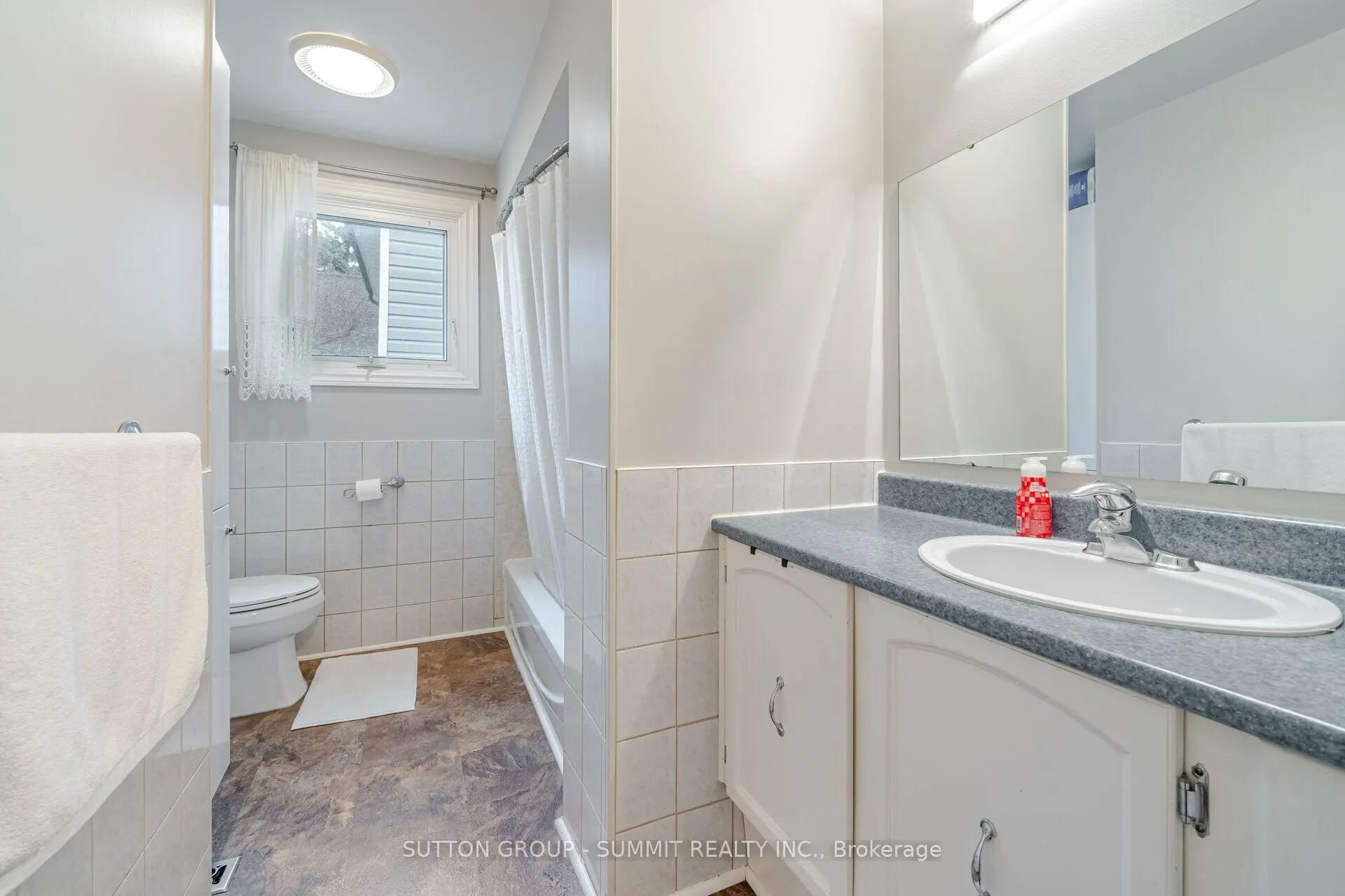 4238 Treetop Crescent