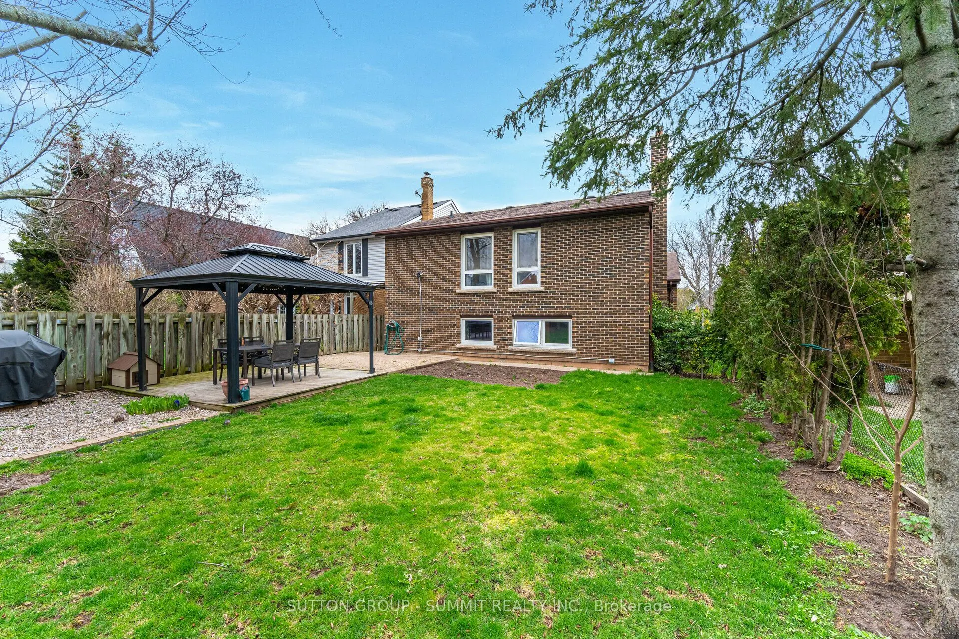 4238 Treetop Crescent