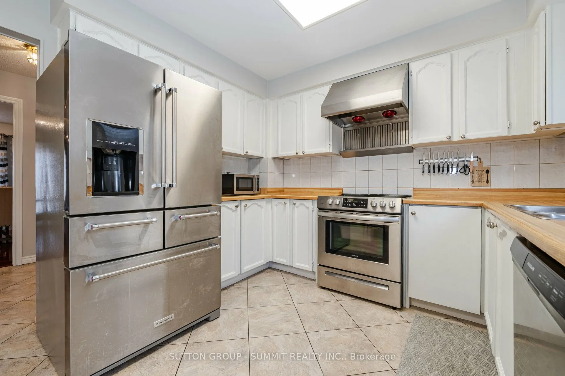 4238 Treetop Crescent