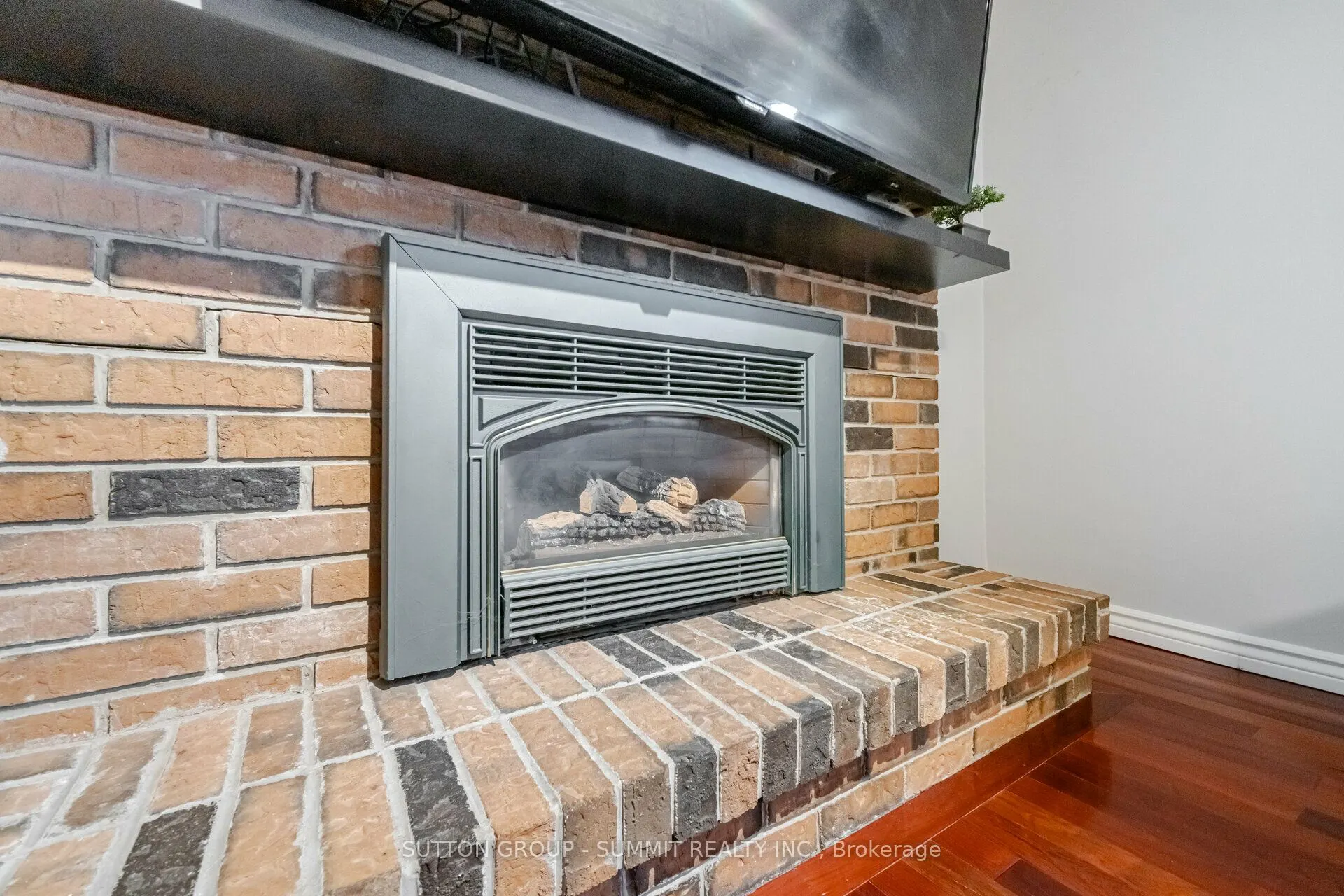 4238 Treetop Crescent