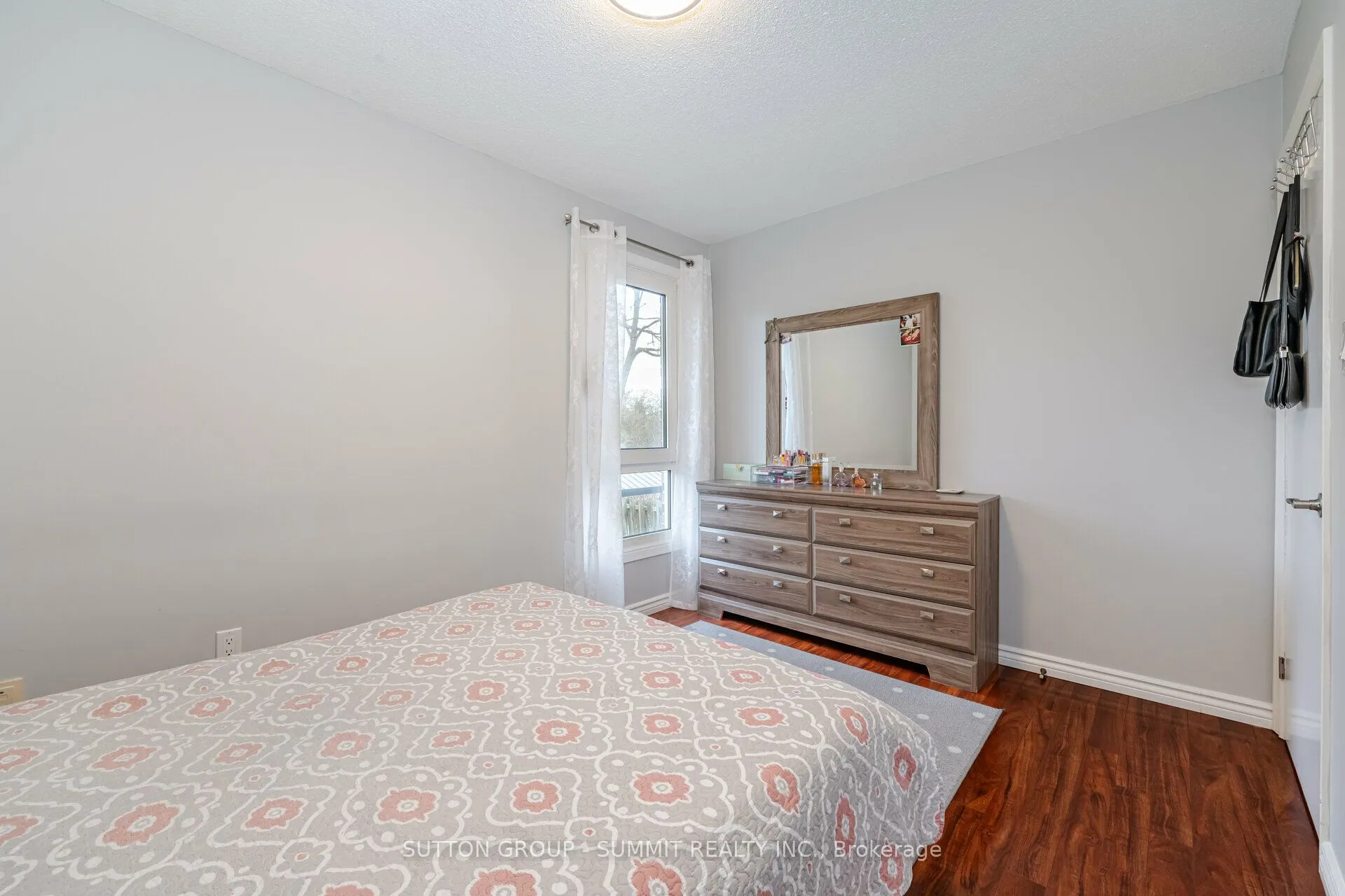 4238 Treetop Crescent