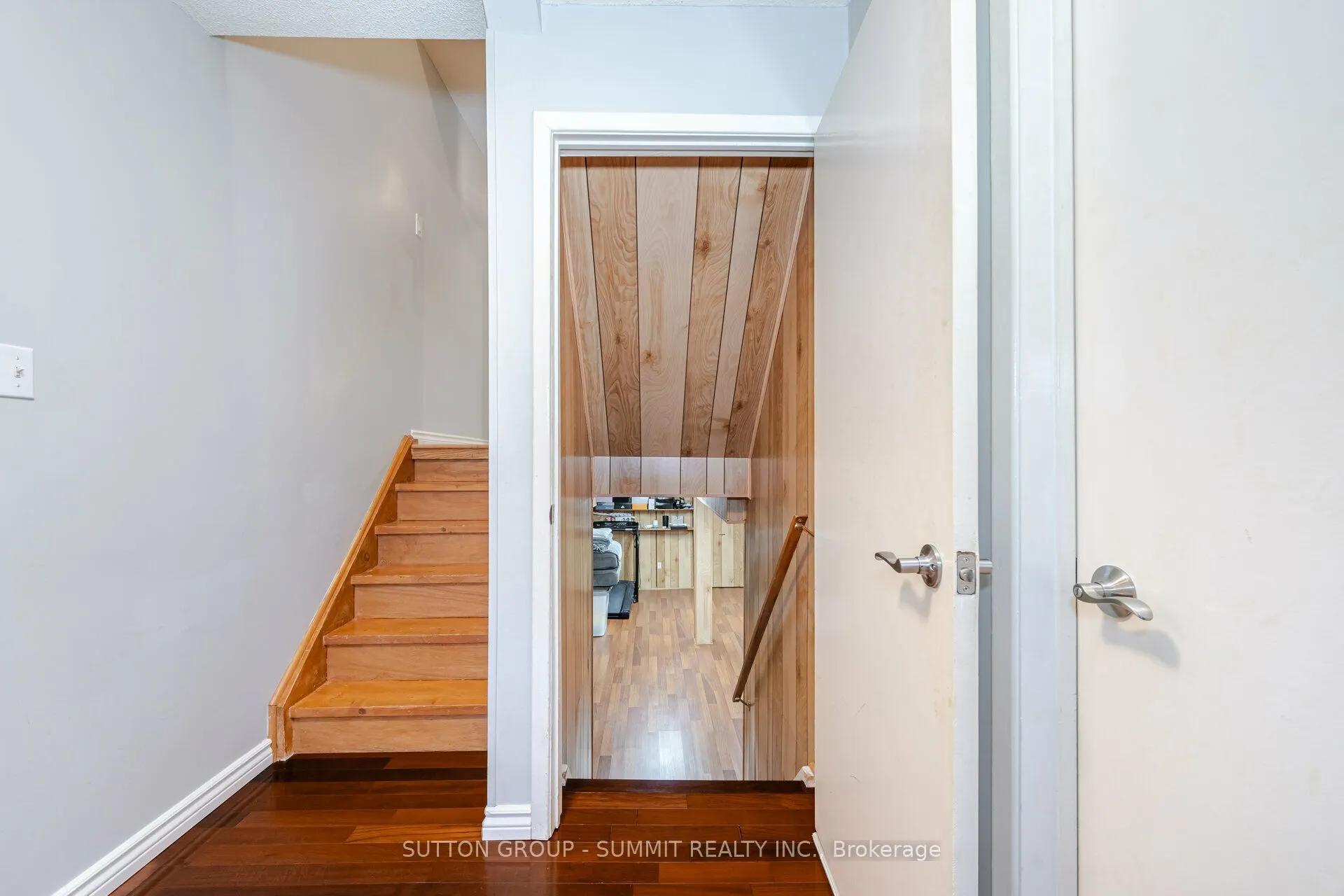4238 Treetop Crescent