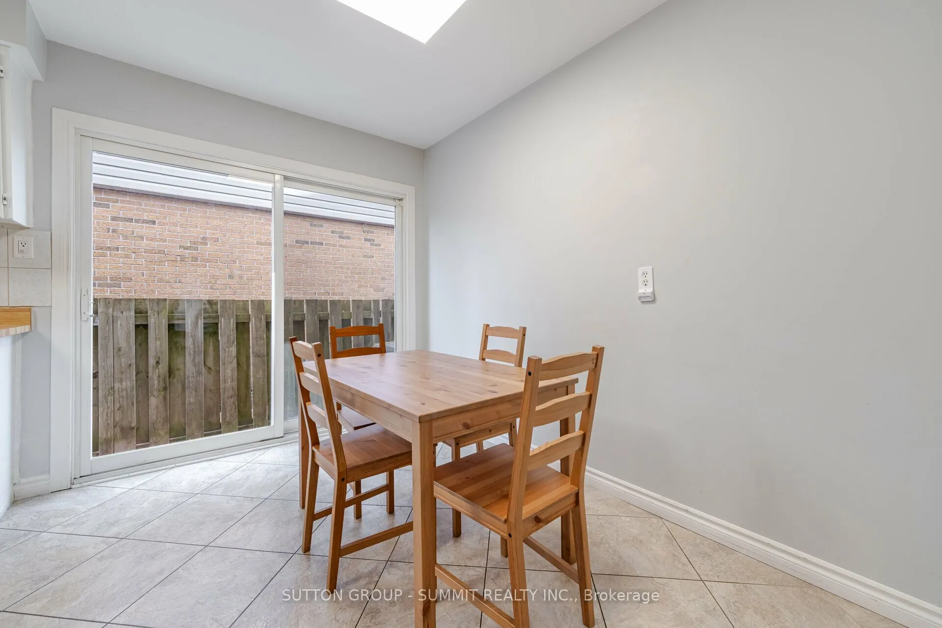 4238 Treetop Crescent
