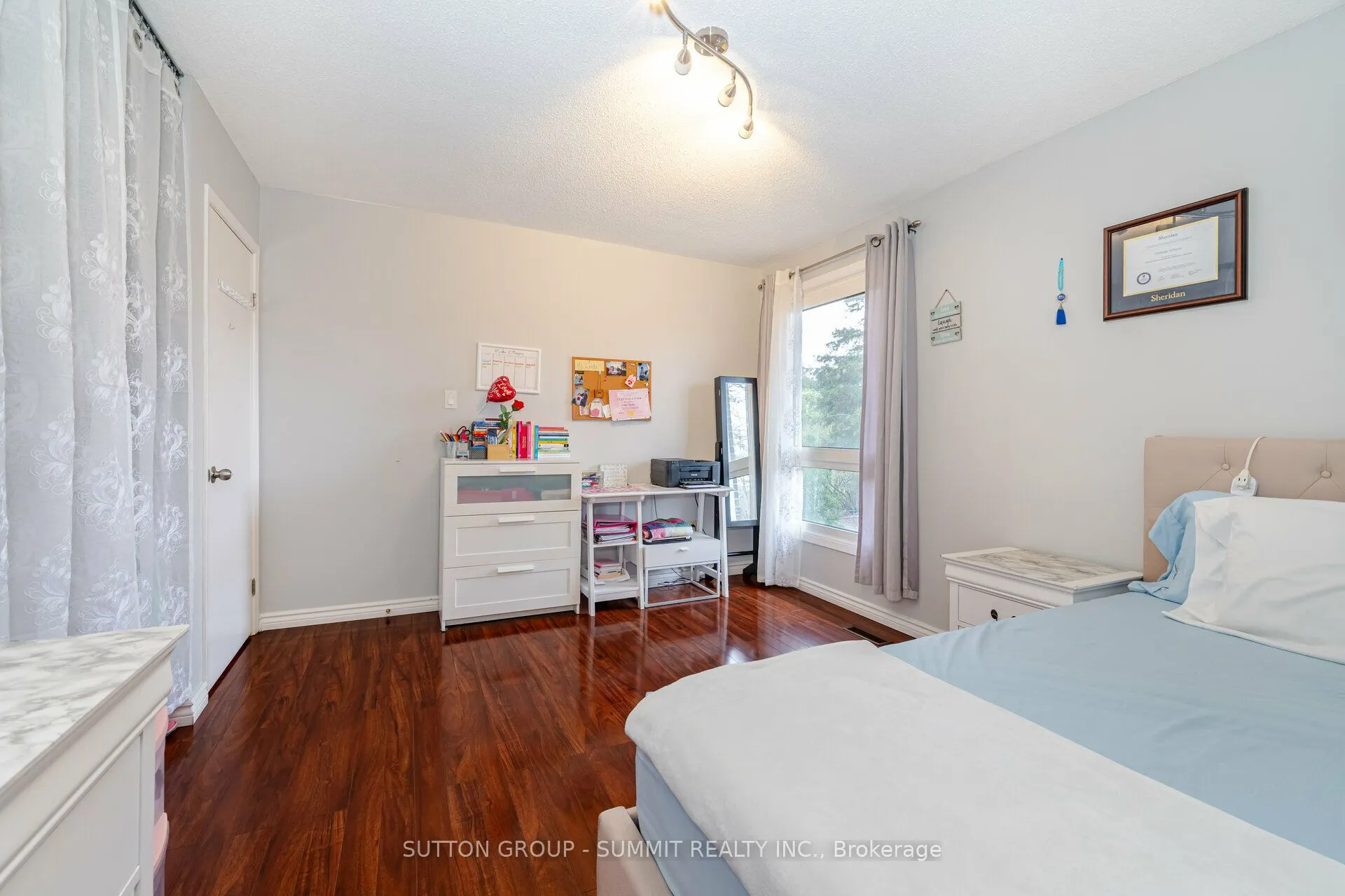 4238 Treetop Crescent