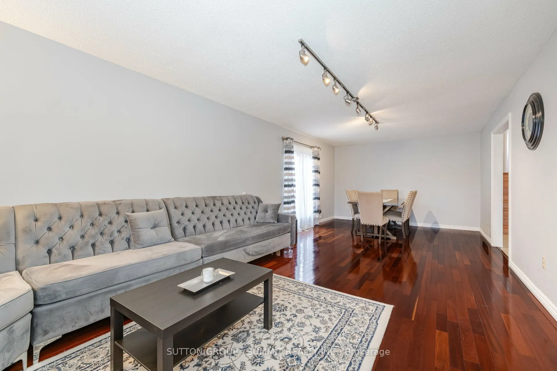 4238 Treetop Crescent