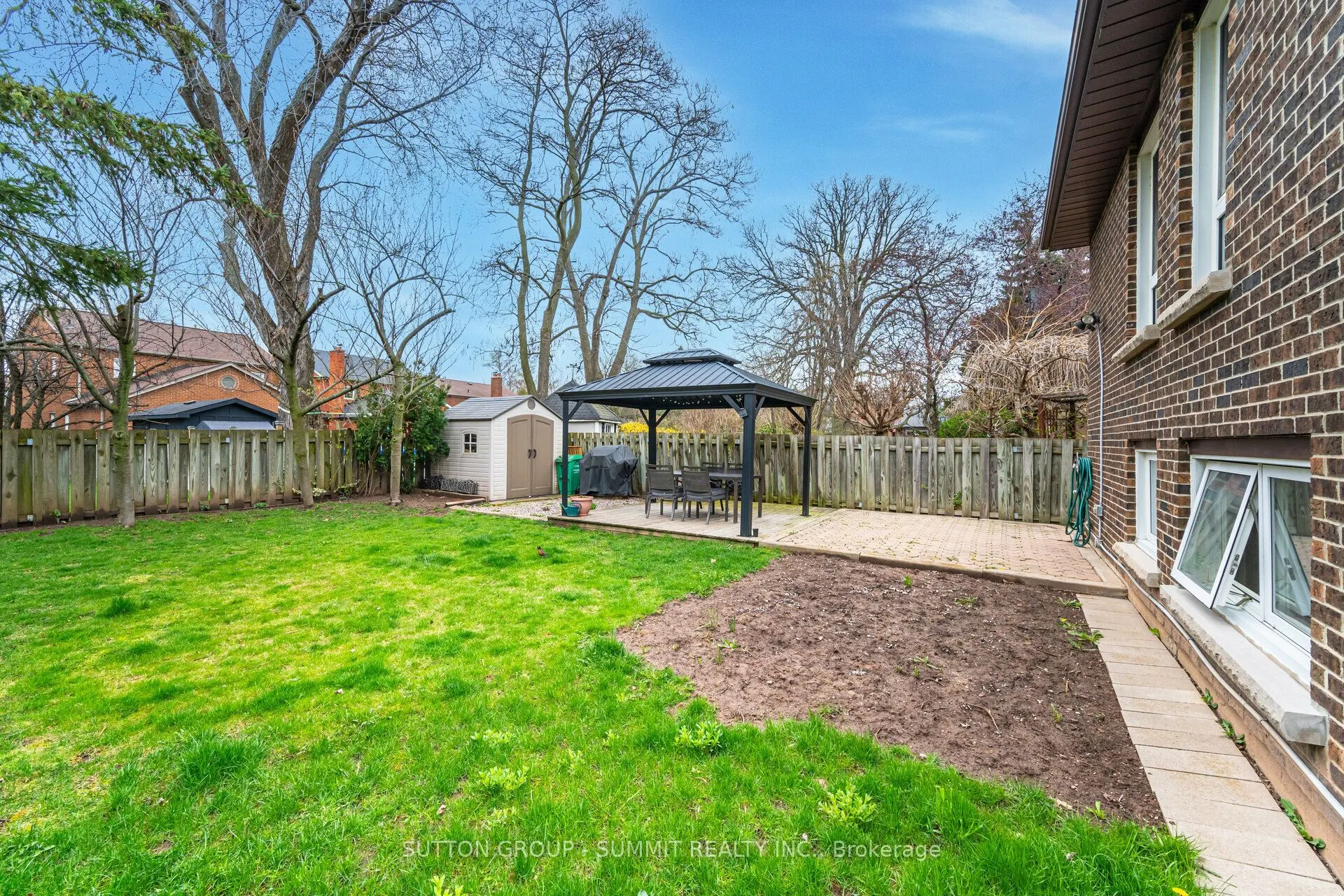 4238 Treetop Crescent