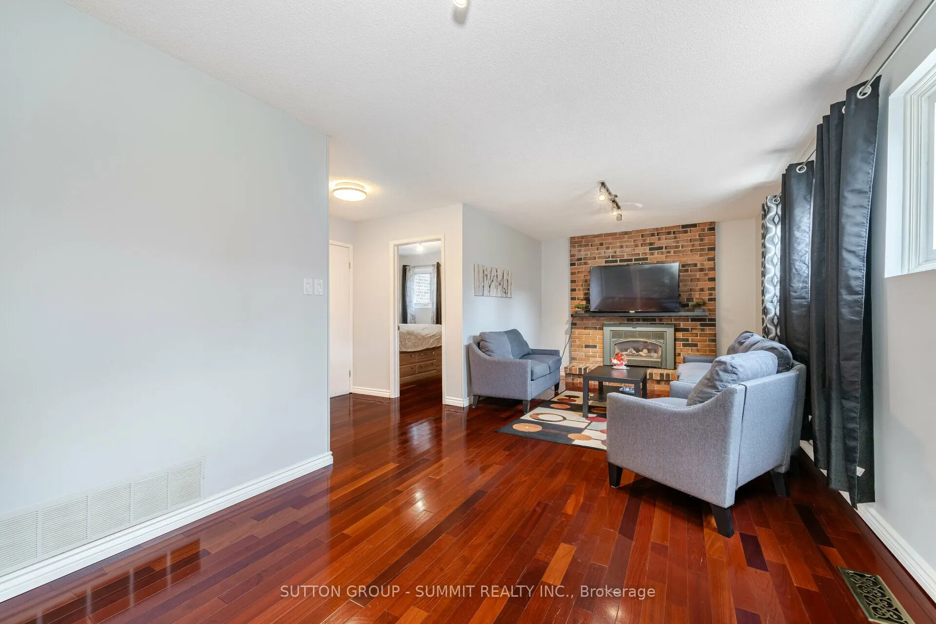 4238 Treetop Crescent