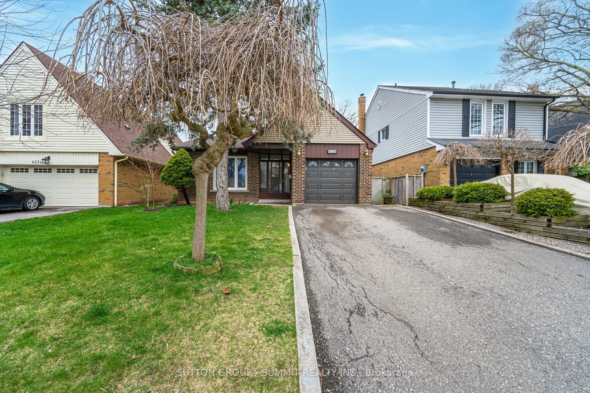 4238 Treetop Crescent
