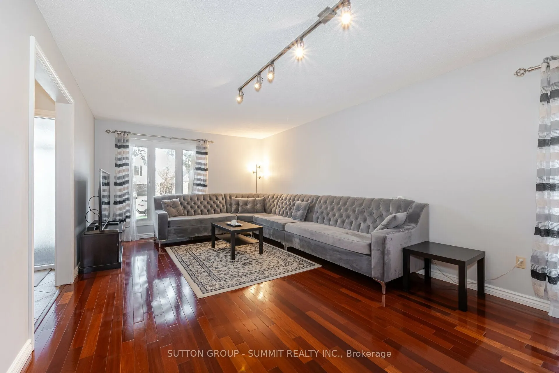 4238 Treetop Crescent
