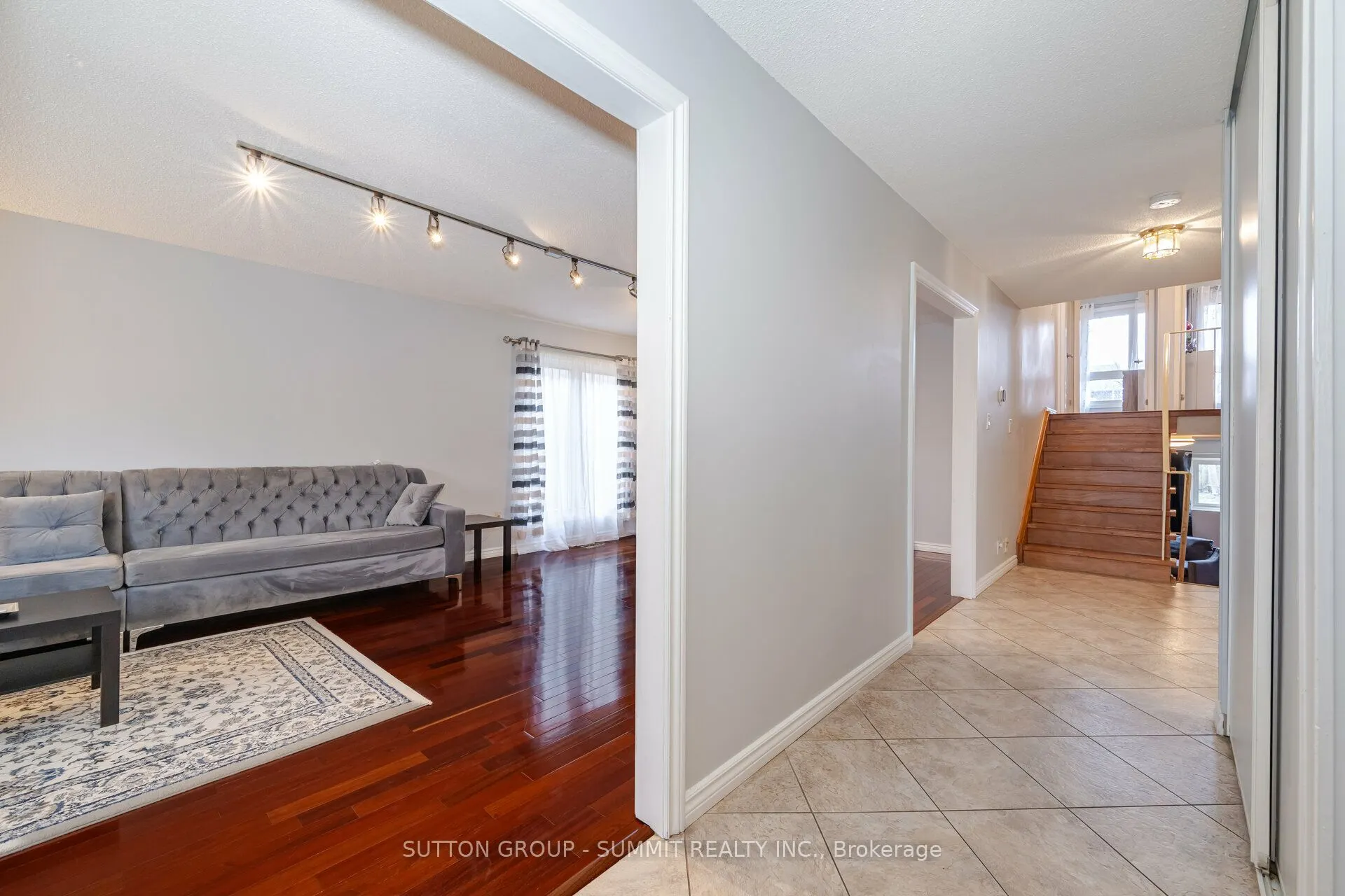 4238 Treetop Crescent