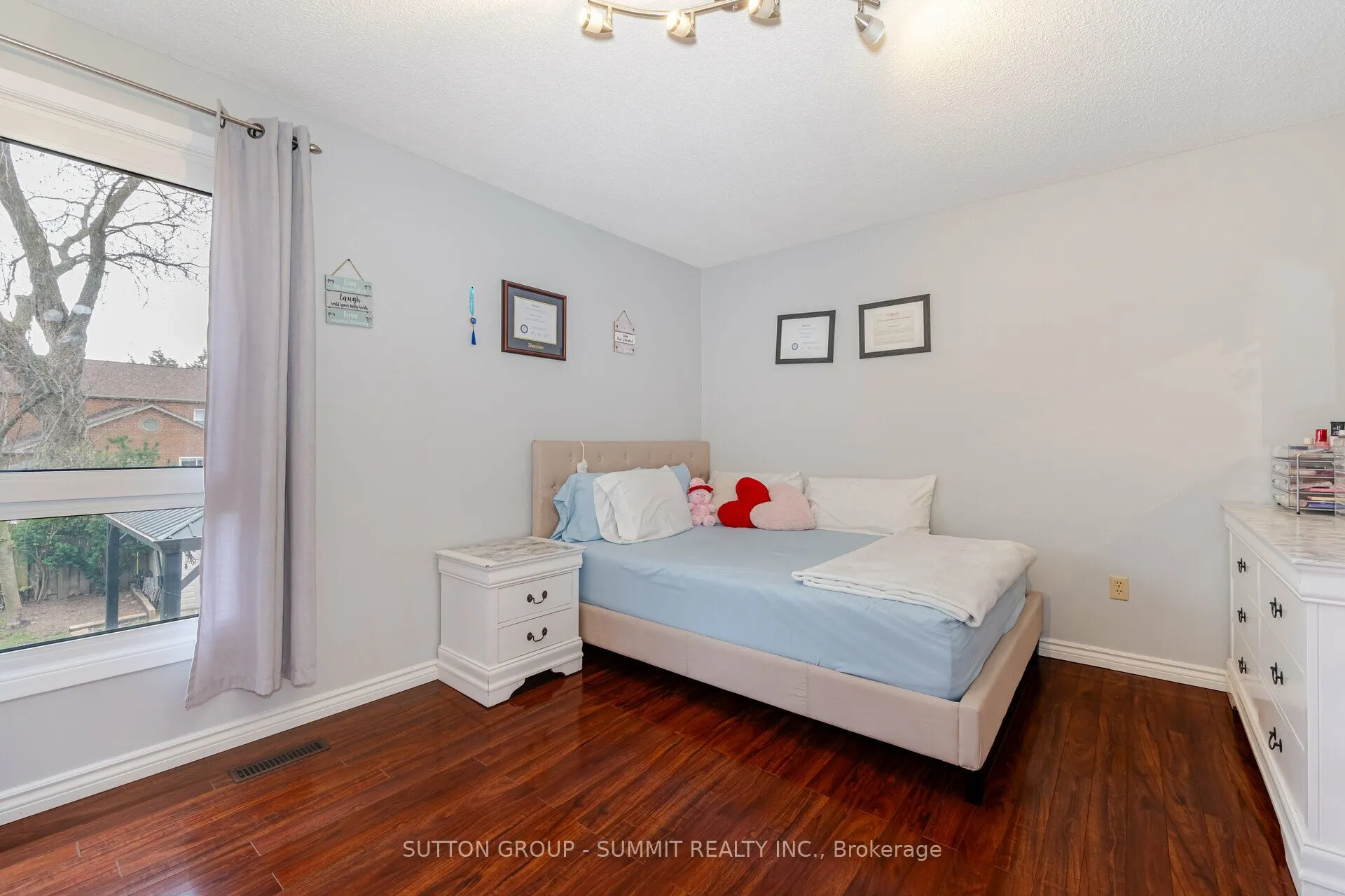 4238 Treetop Crescent