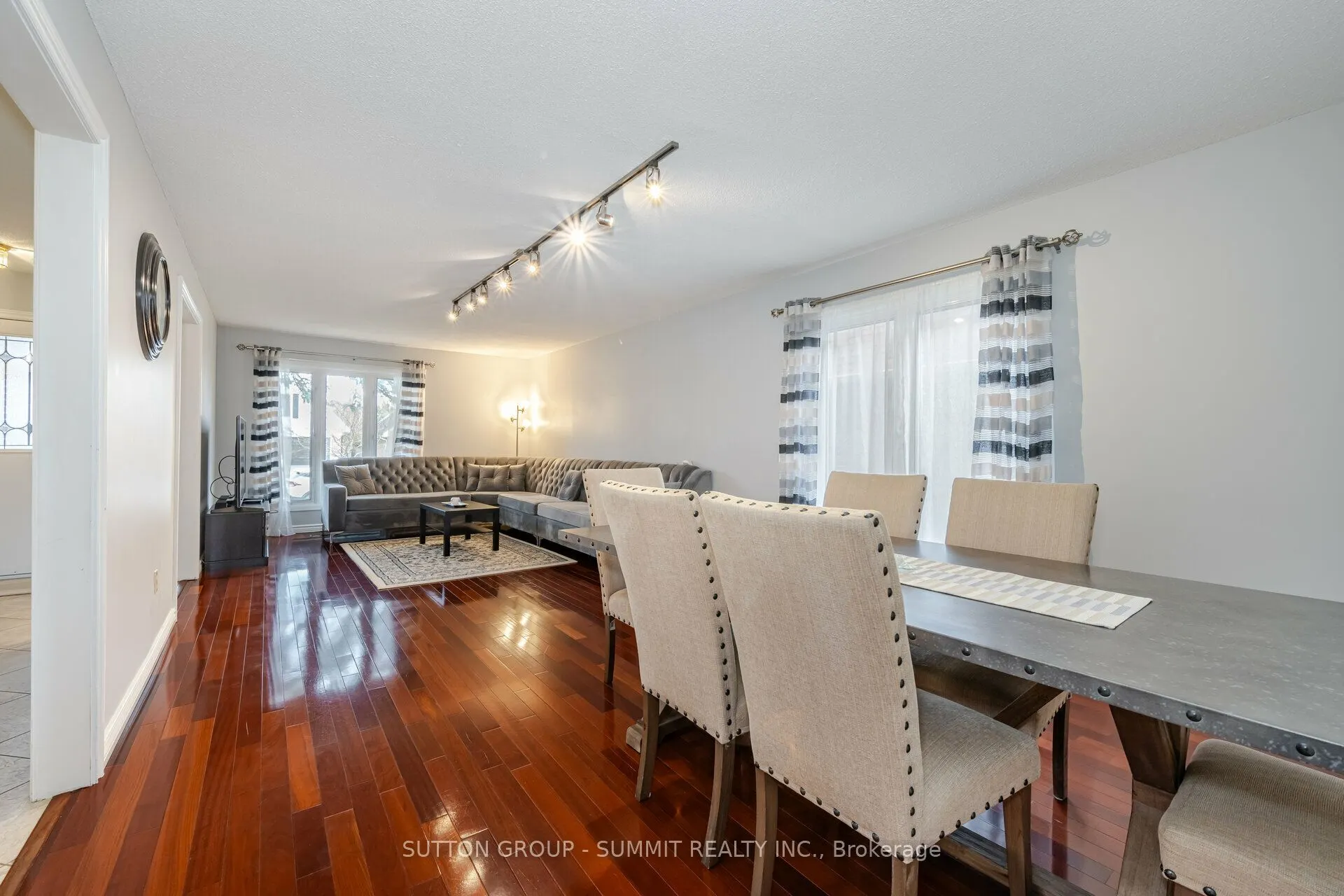 4238 Treetop Crescent