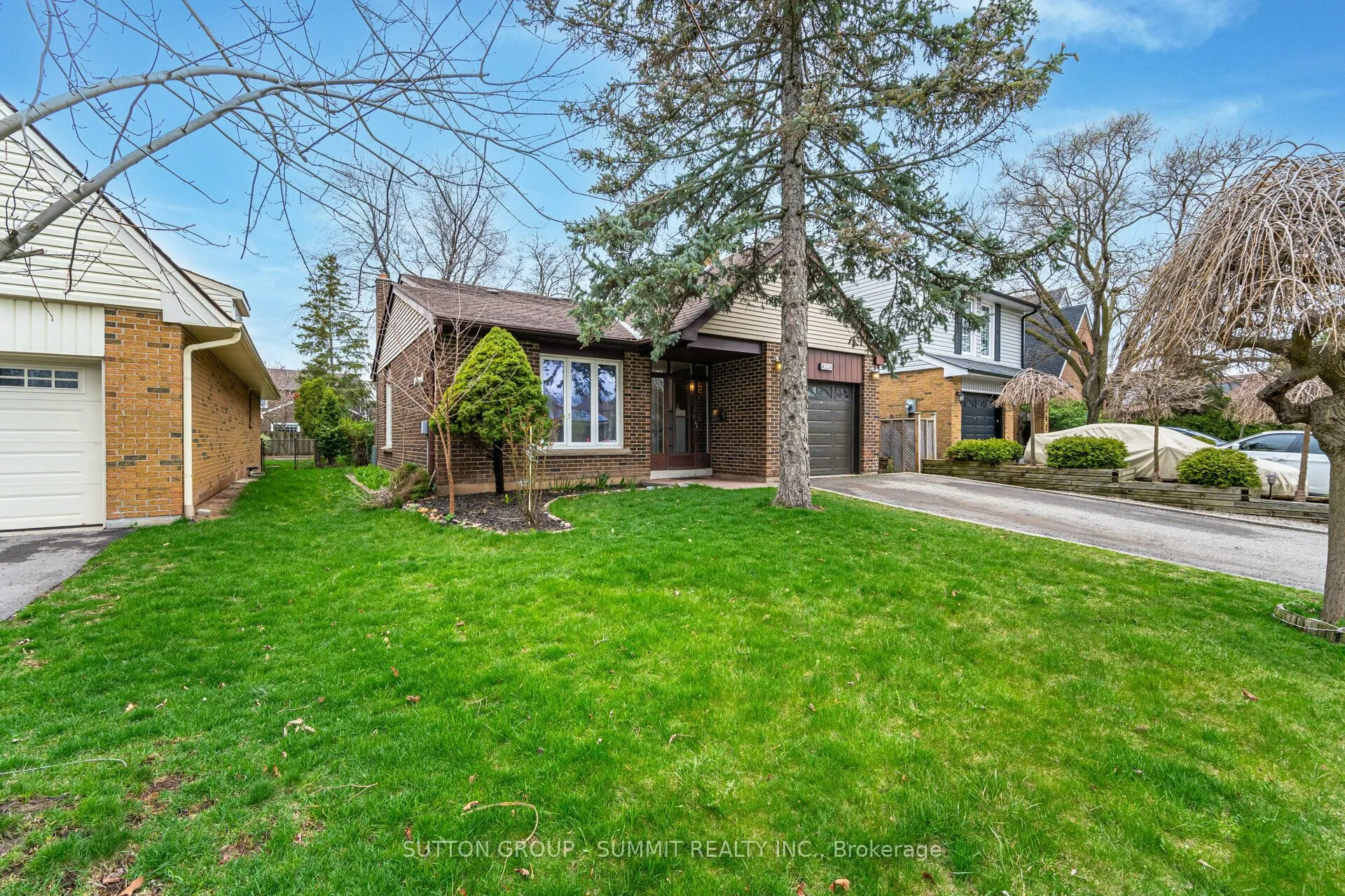 4238 Treetop Crescent