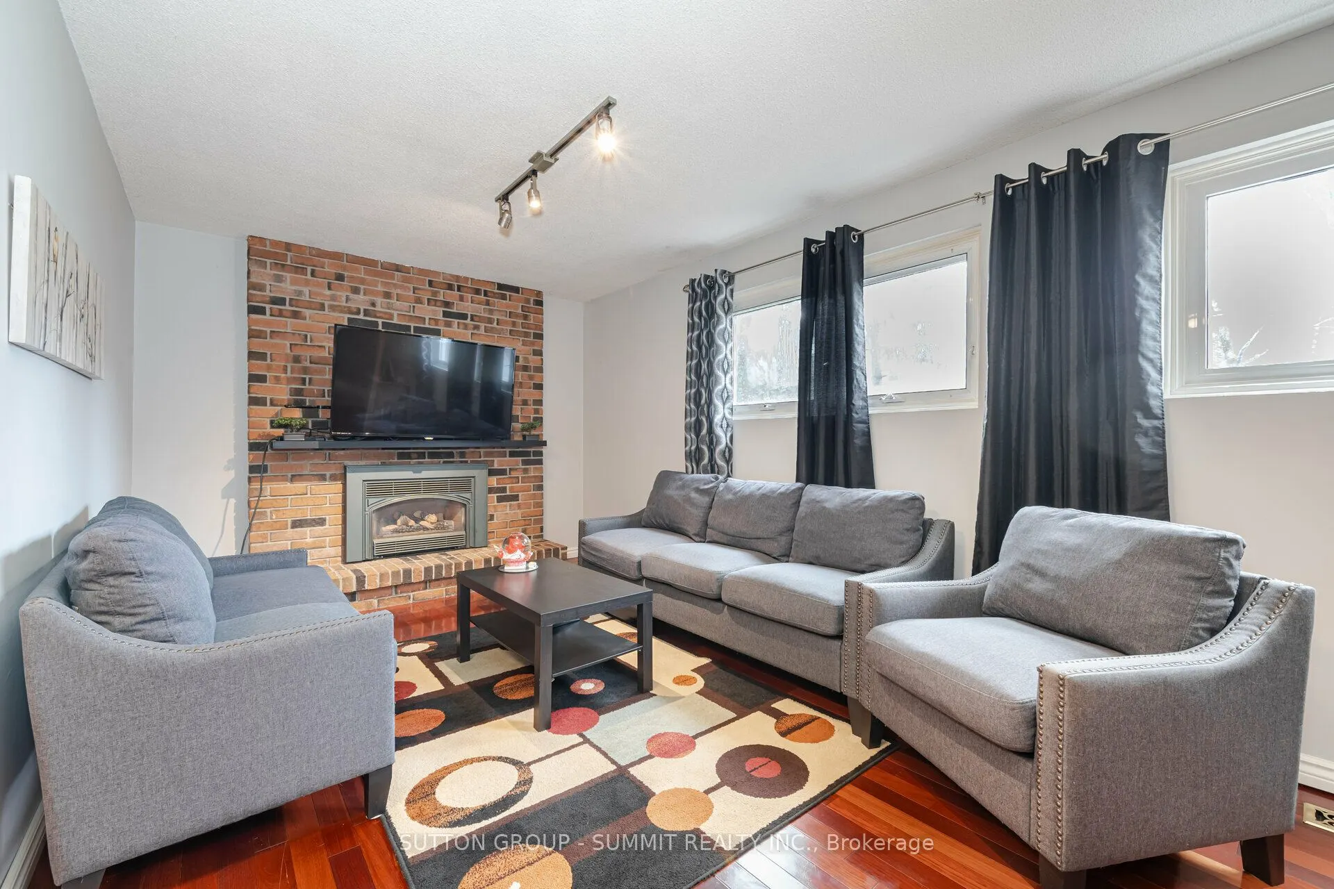 4238 Treetop Crescent
