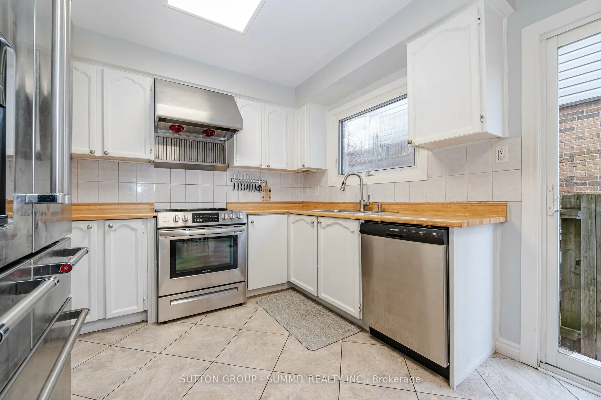 4238 Treetop Crescent