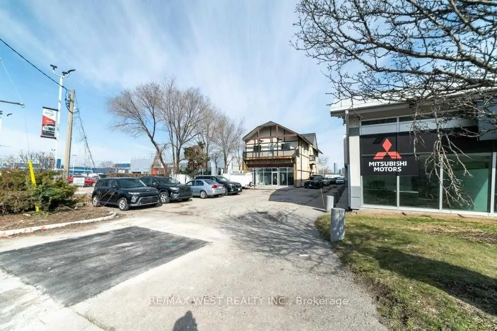 1340 The Queensway Avenue, #1