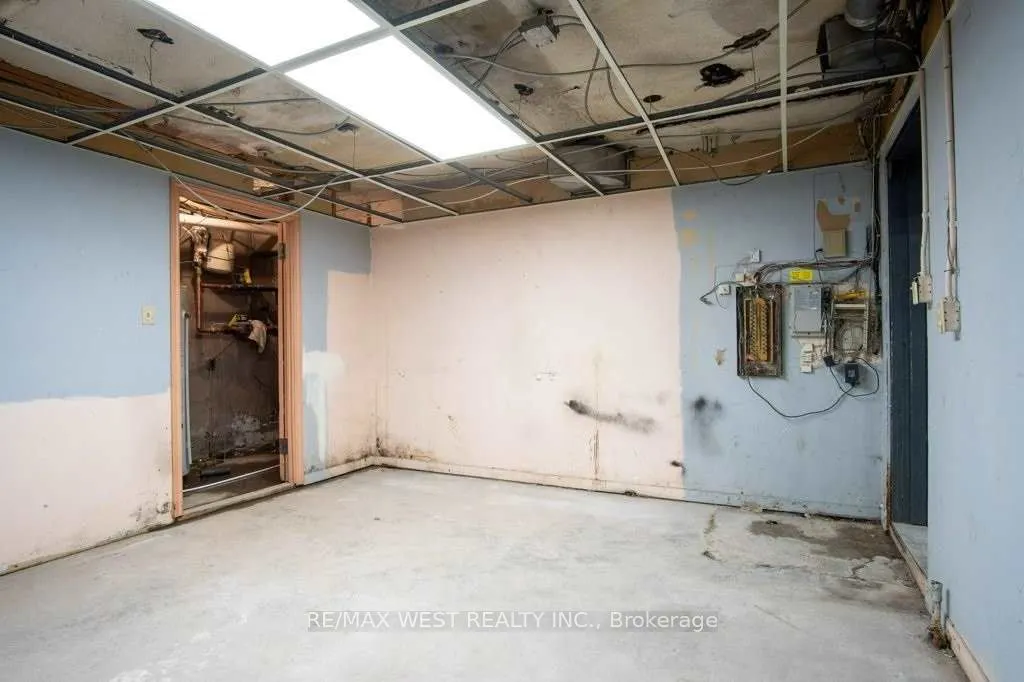 1340 The Queensway Avenue, #1