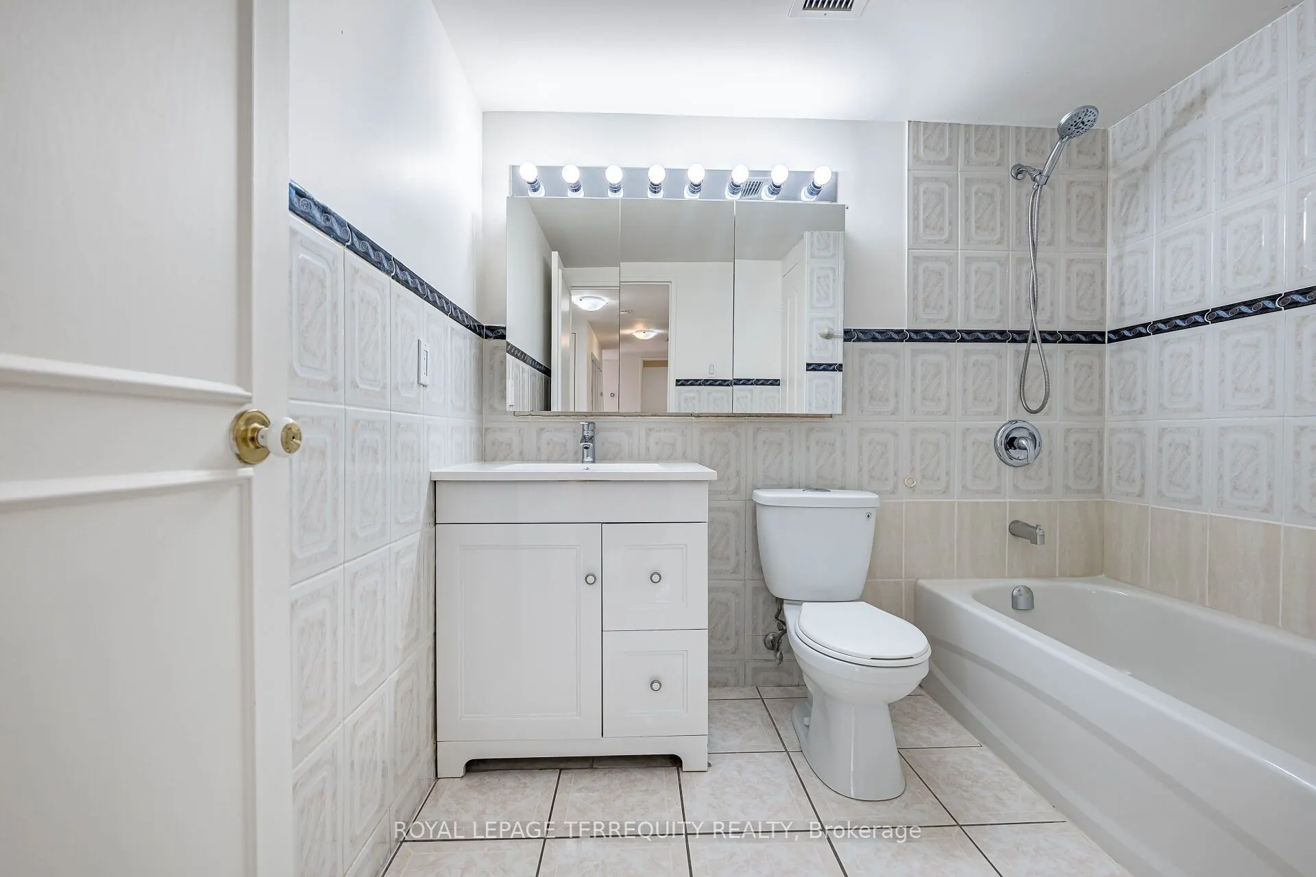 1333 Bloor Street, #211