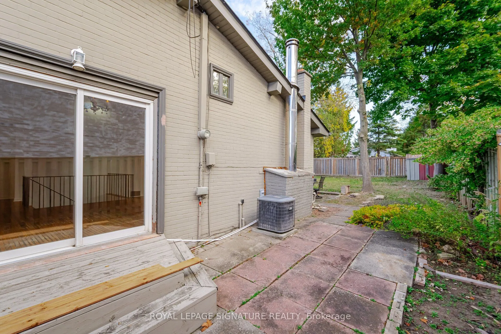 2557 Mindemoya Road