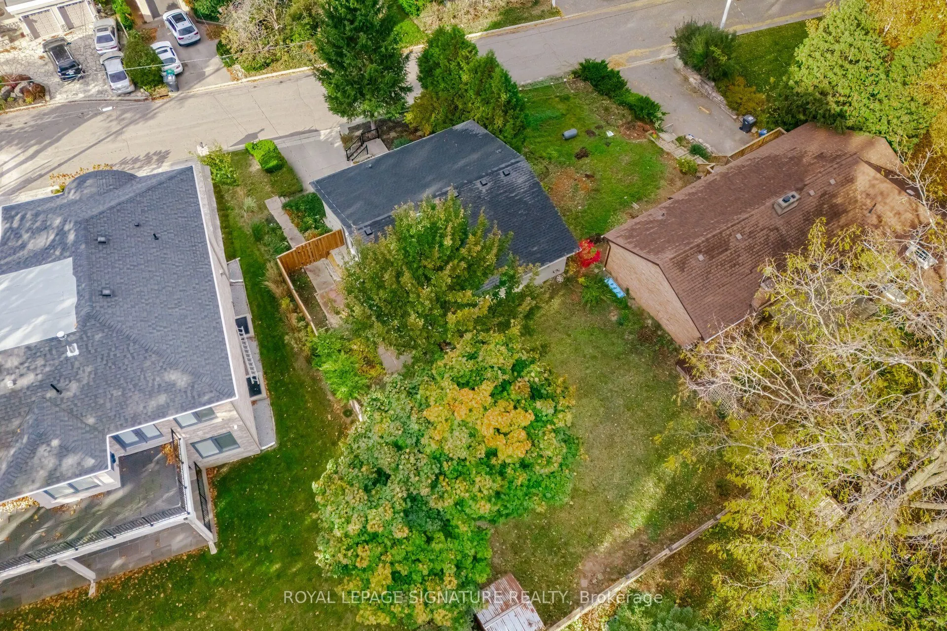 2557 Mindemoya Road