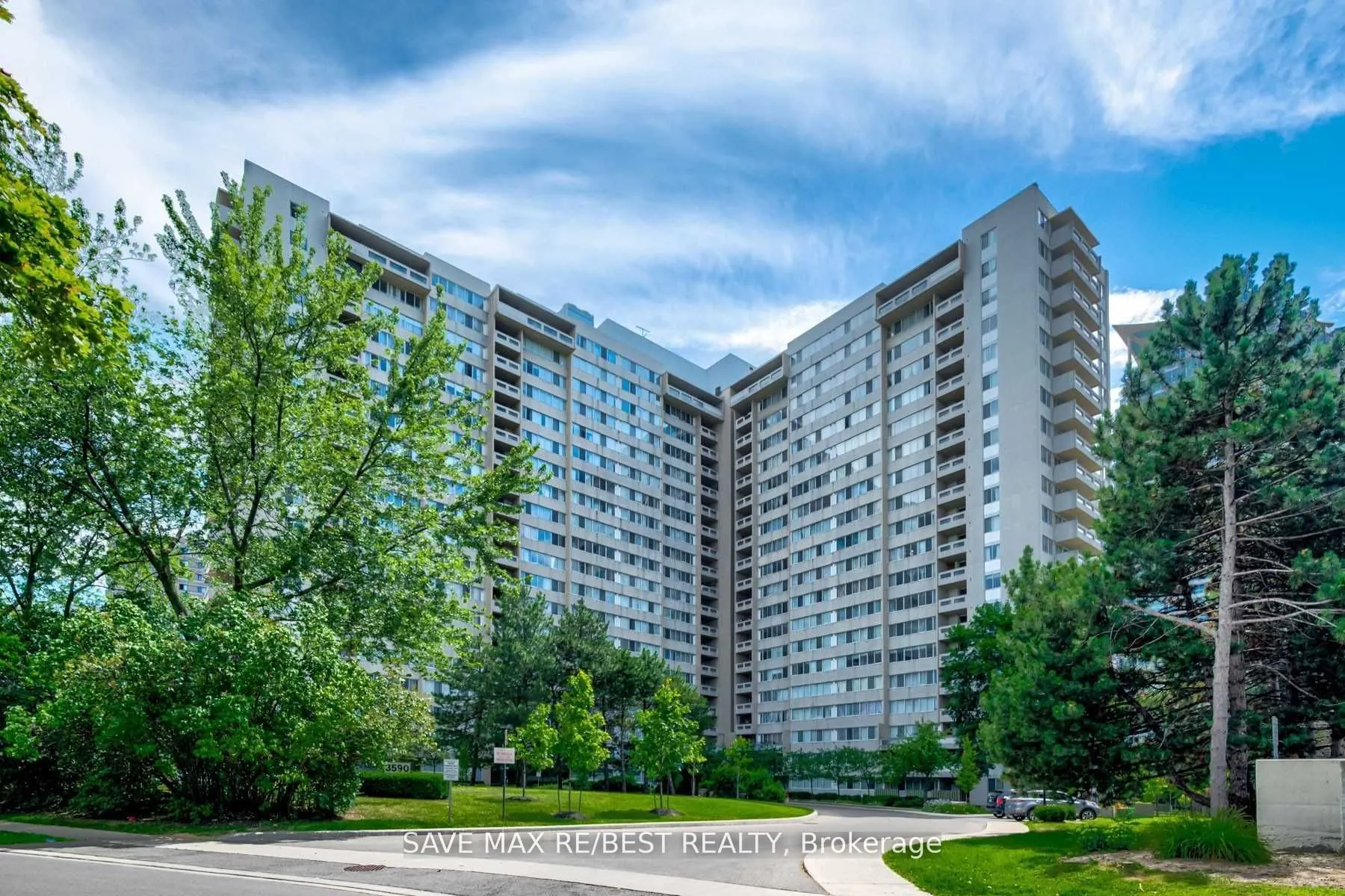 3590 Kaneff Crescent, #706