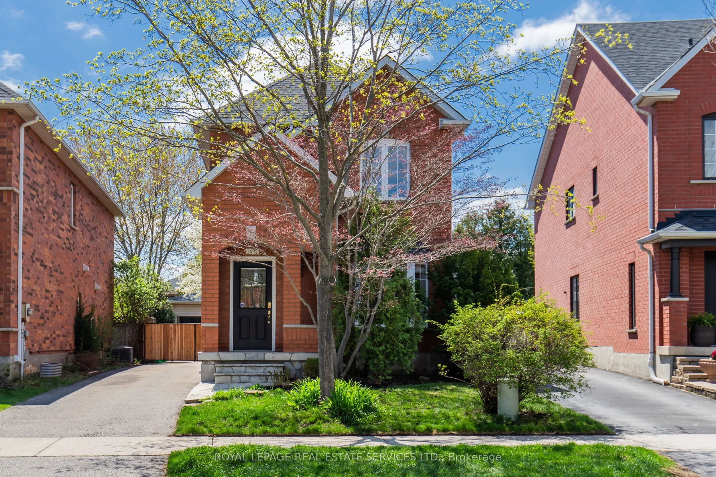 2492 Capilano Crescent