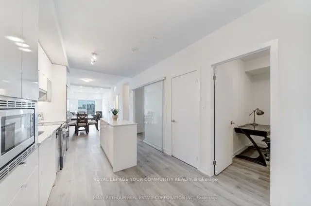 2433 Dufferin Street, #811