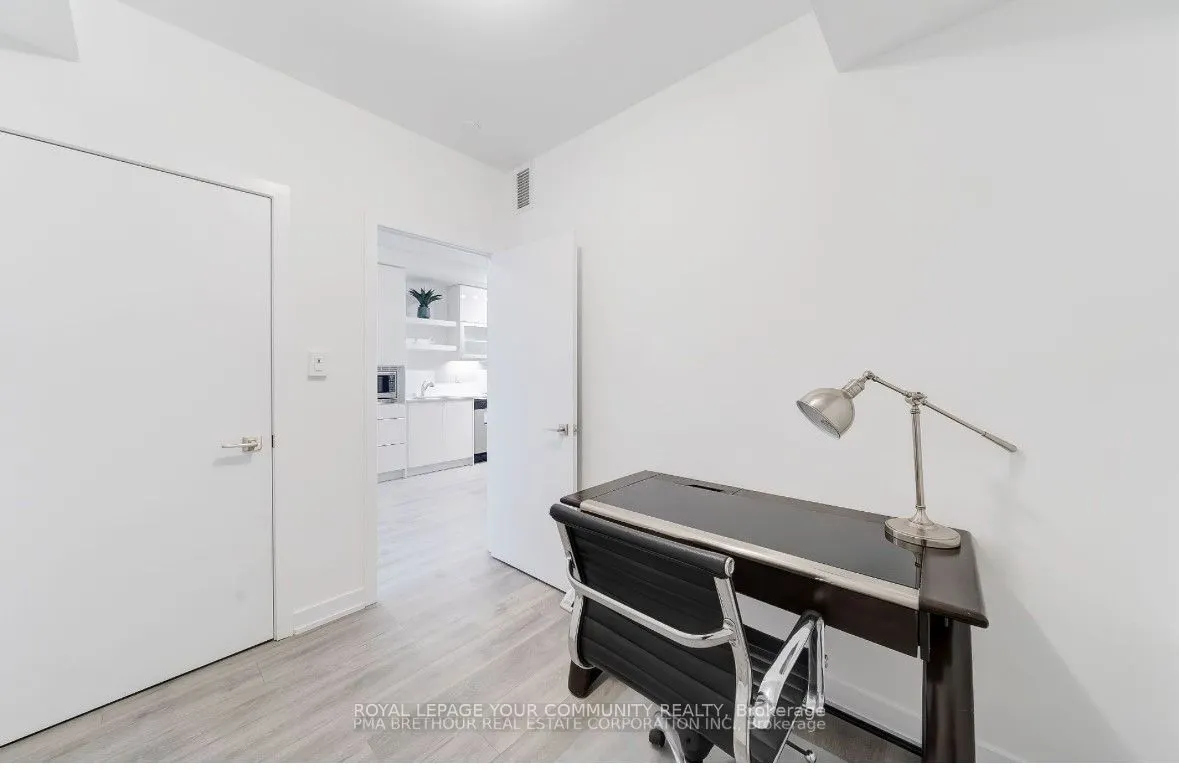 2433 Dufferin Street, #811