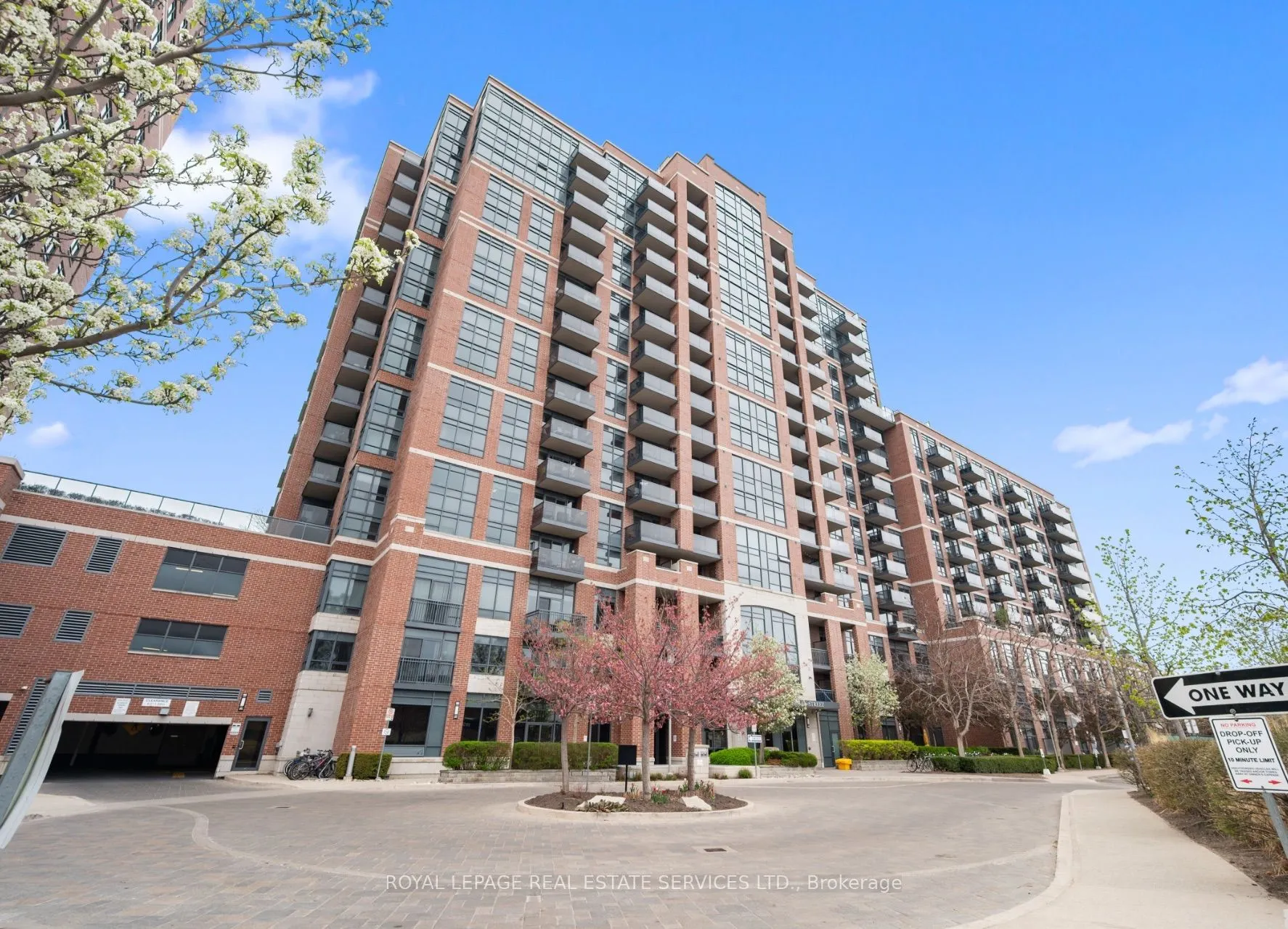 61 Heintzman Street, #812
