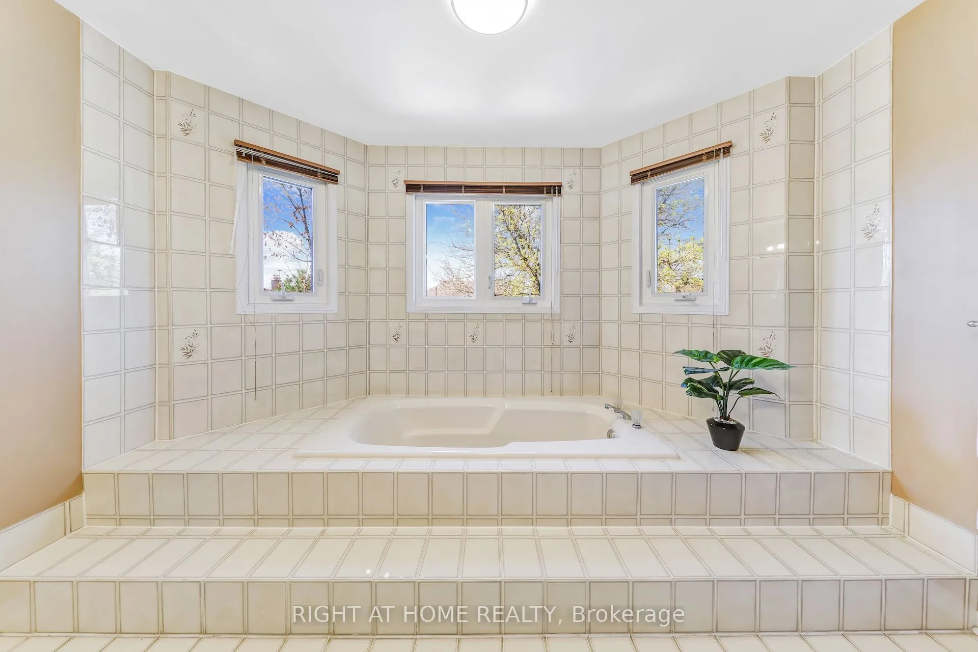 4341 Idlewilde Crescent