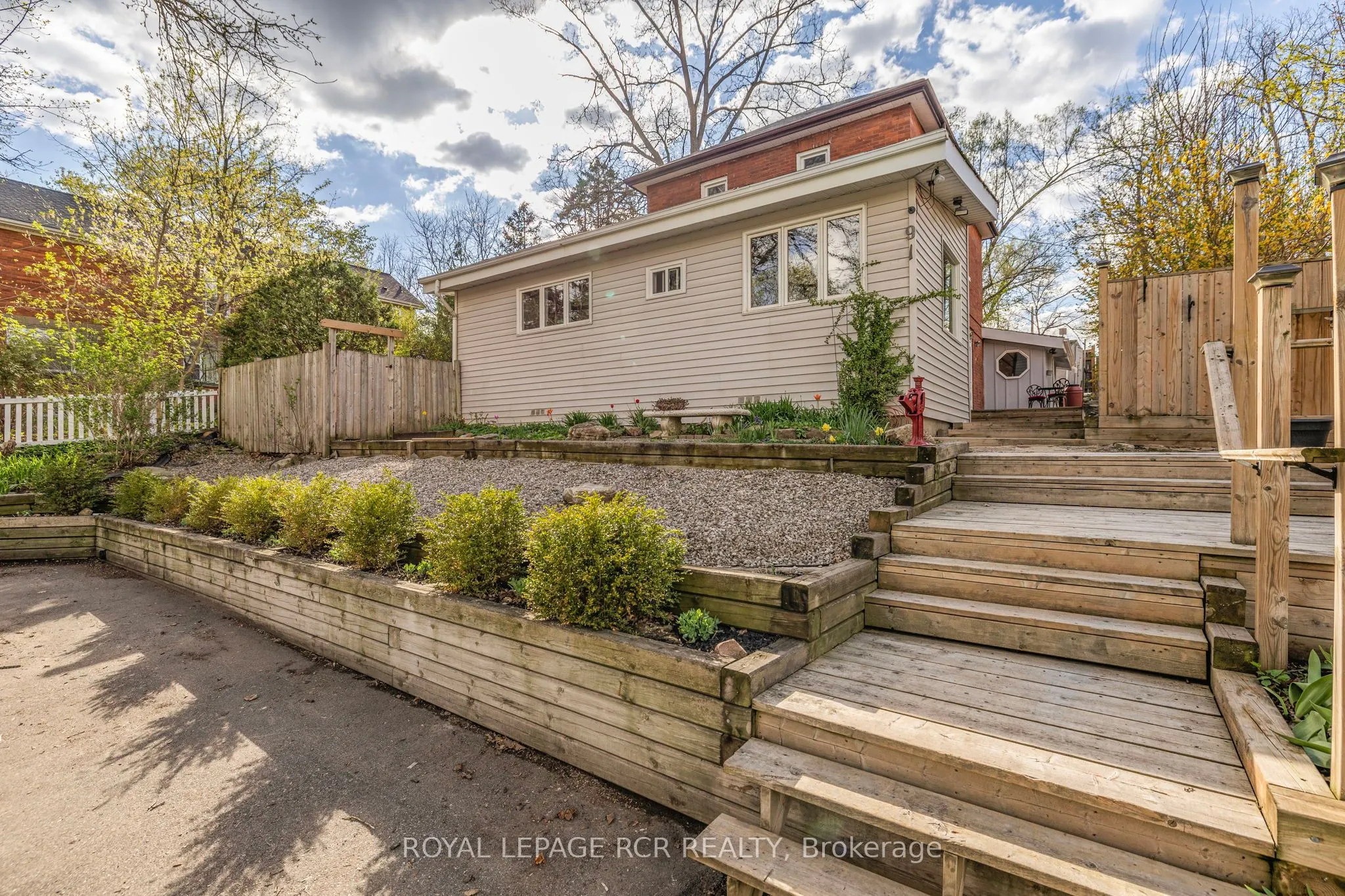 91 King Street W