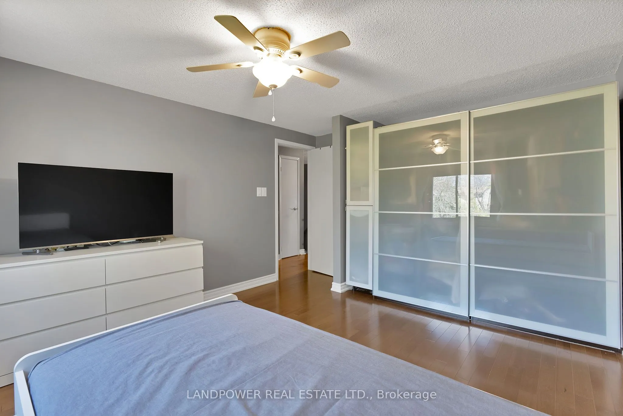 3073 Keynes Crescent