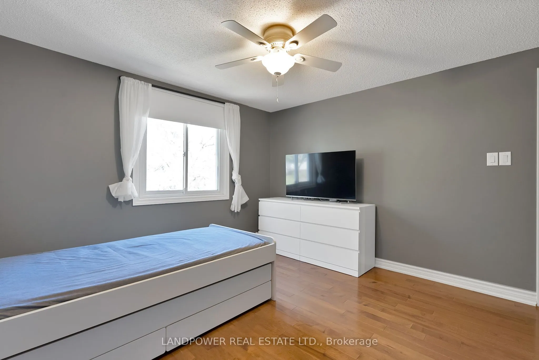 3073 Keynes Crescent