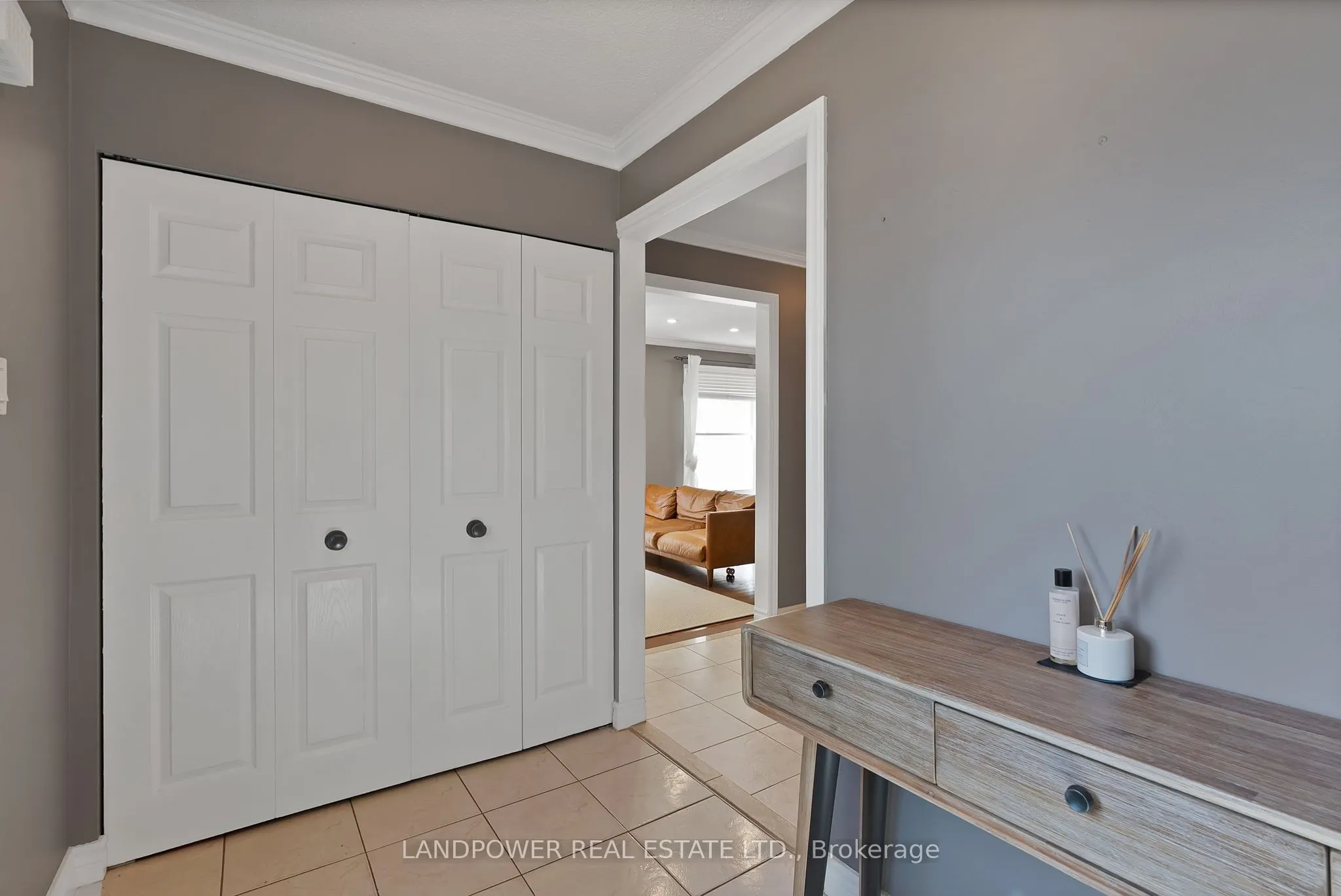 3073 Keynes Crescent