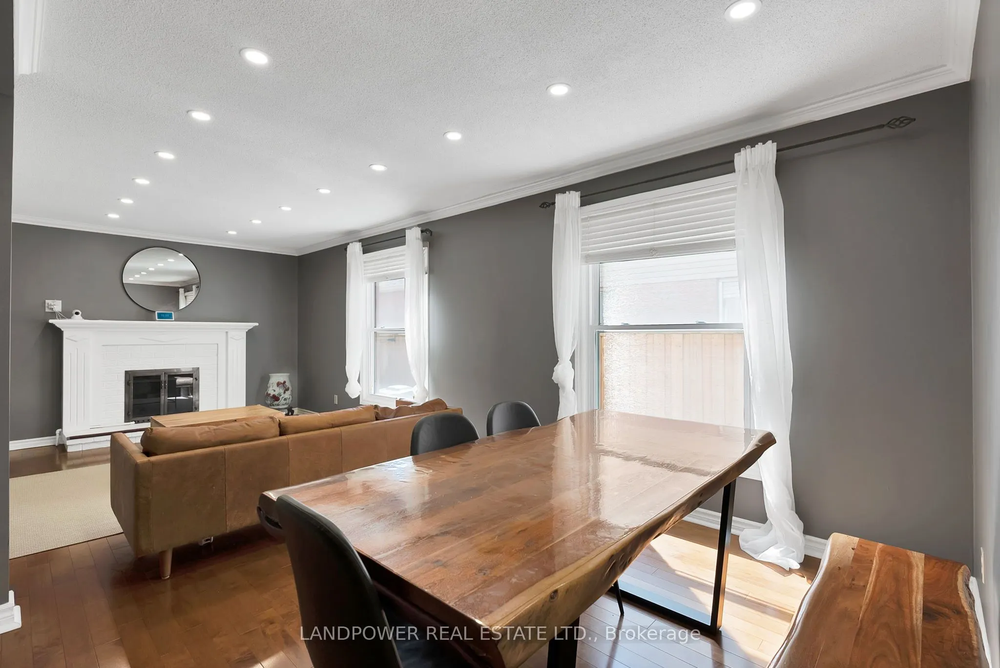 3073 Keynes Crescent
