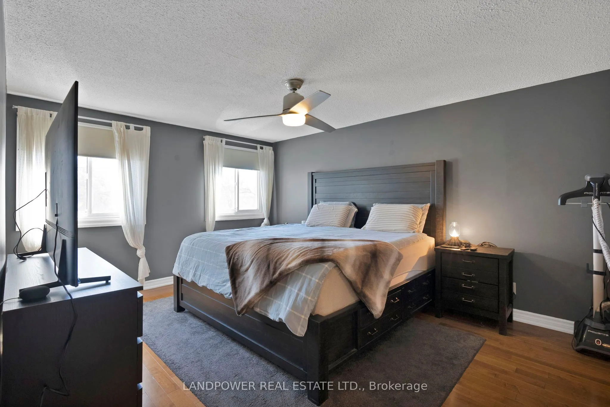 3073 Keynes Crescent