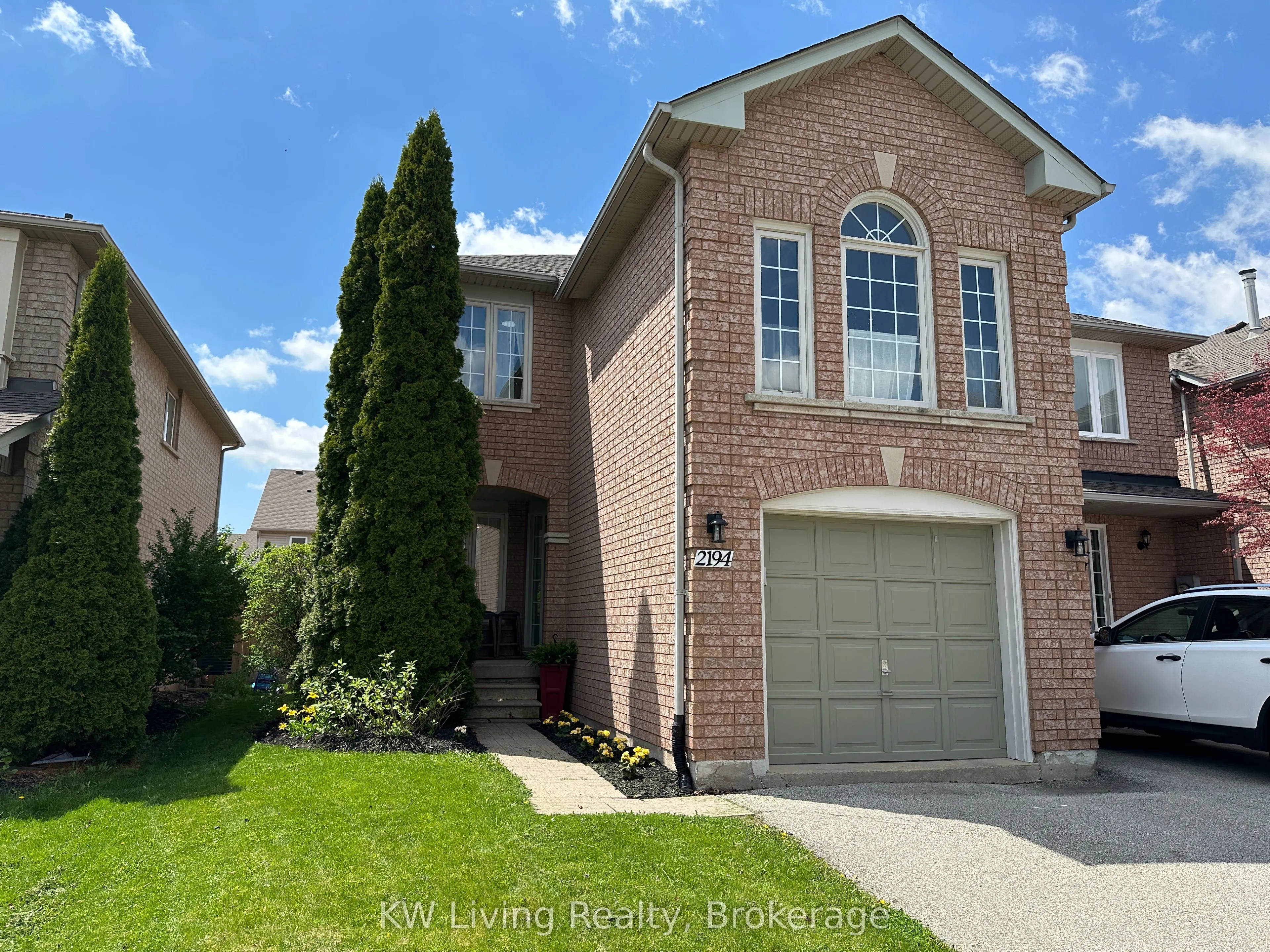 2194 Pell Crescent