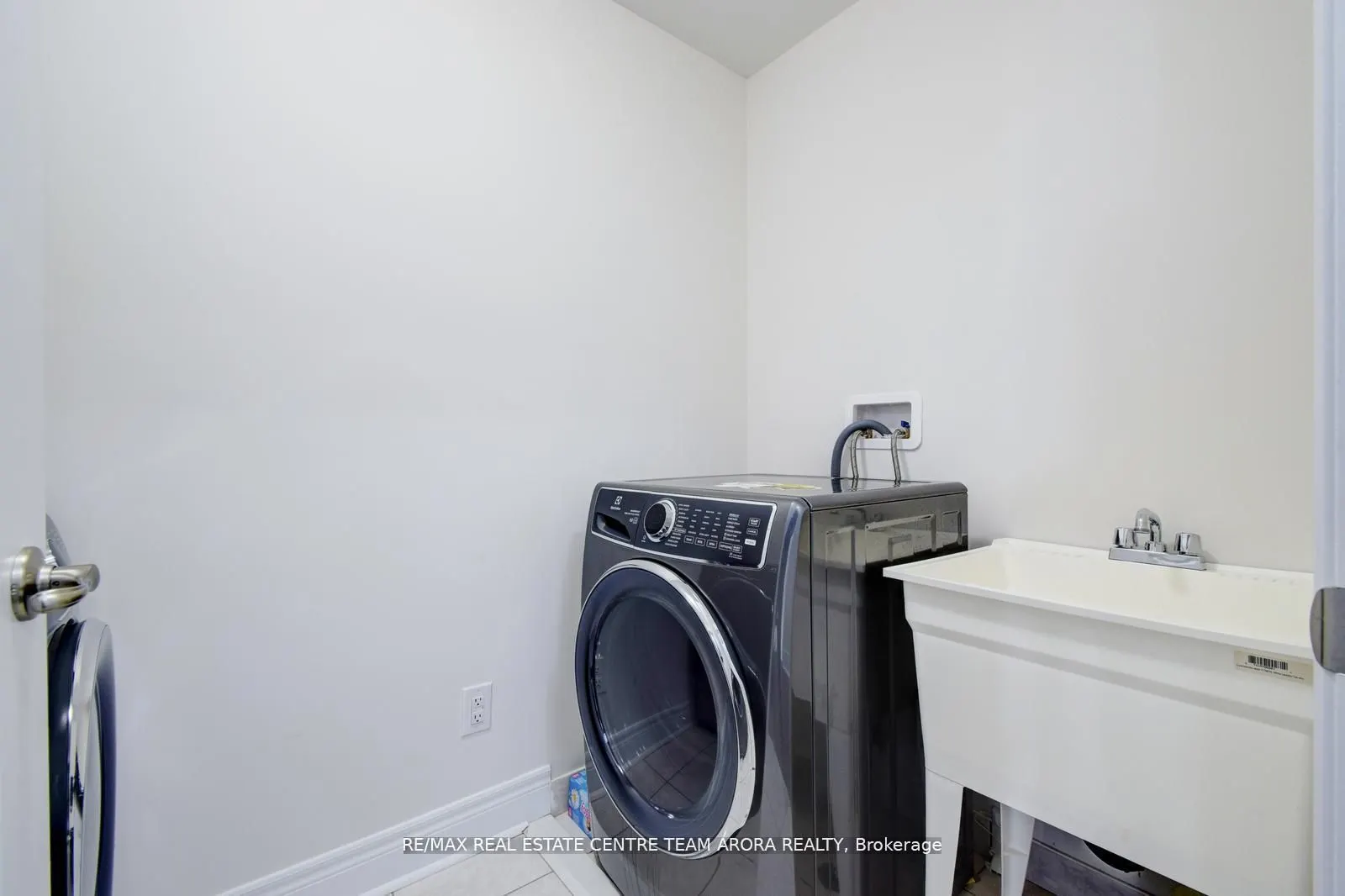 38 Rosewell Crescent