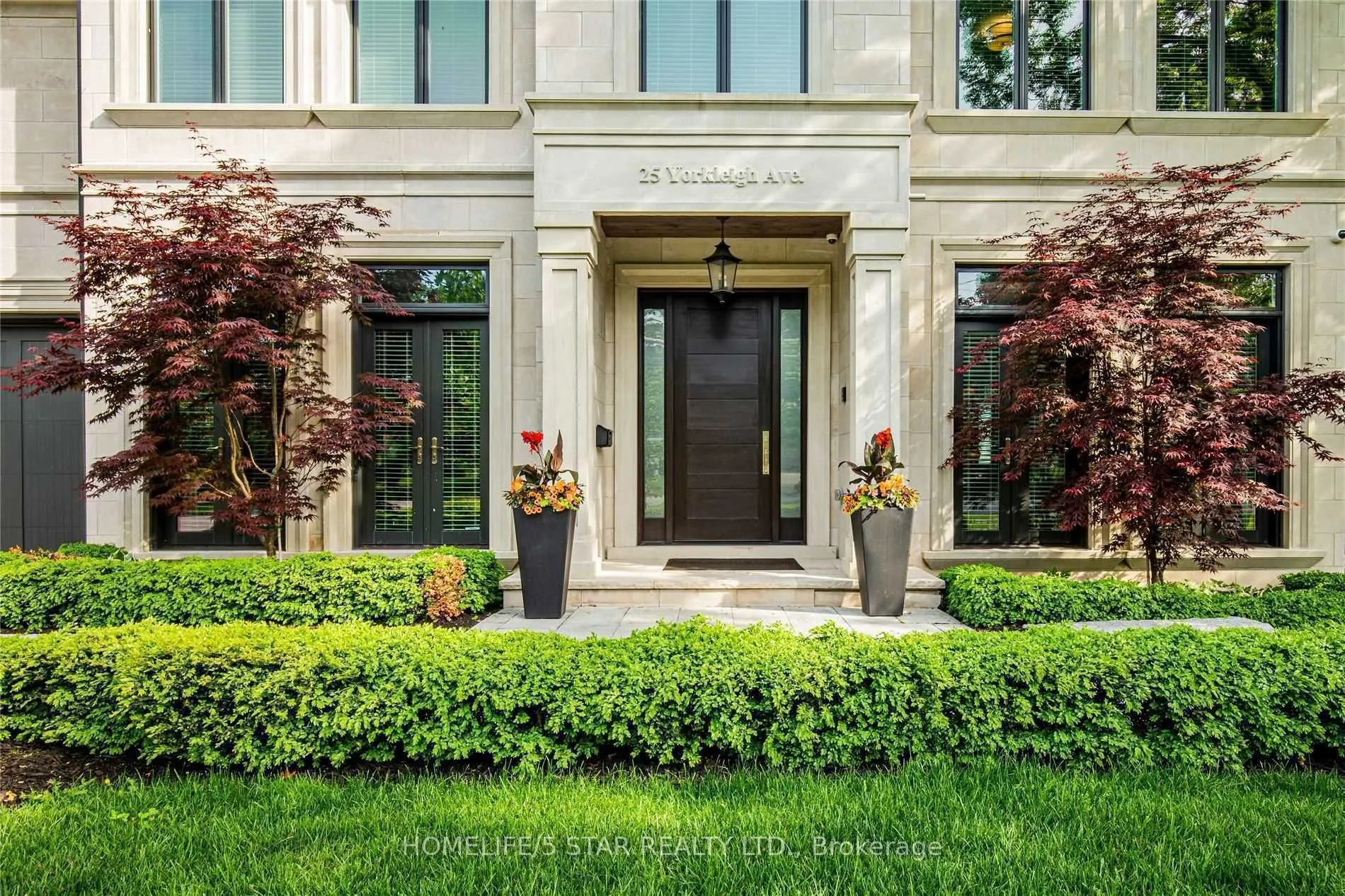 25 YORKLEIGH Avenue