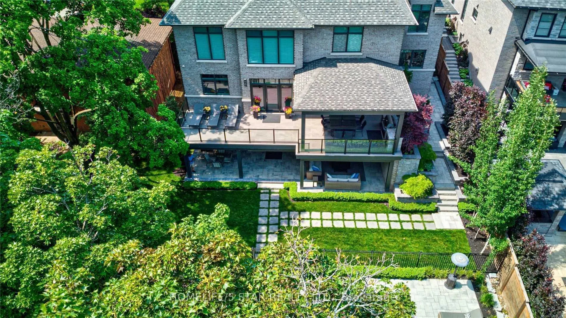 25 YORKLEIGH Avenue
