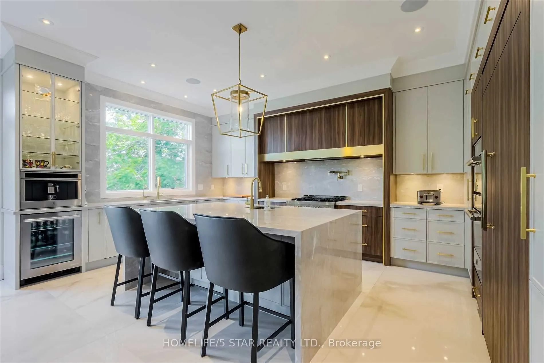 25 YORKLEIGH Avenue