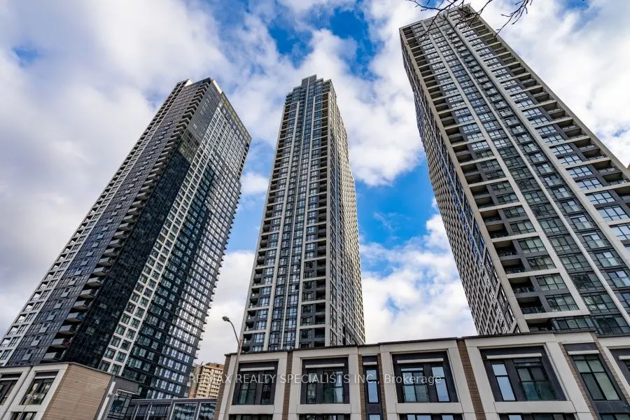 7 Mabelle Avenue, #305