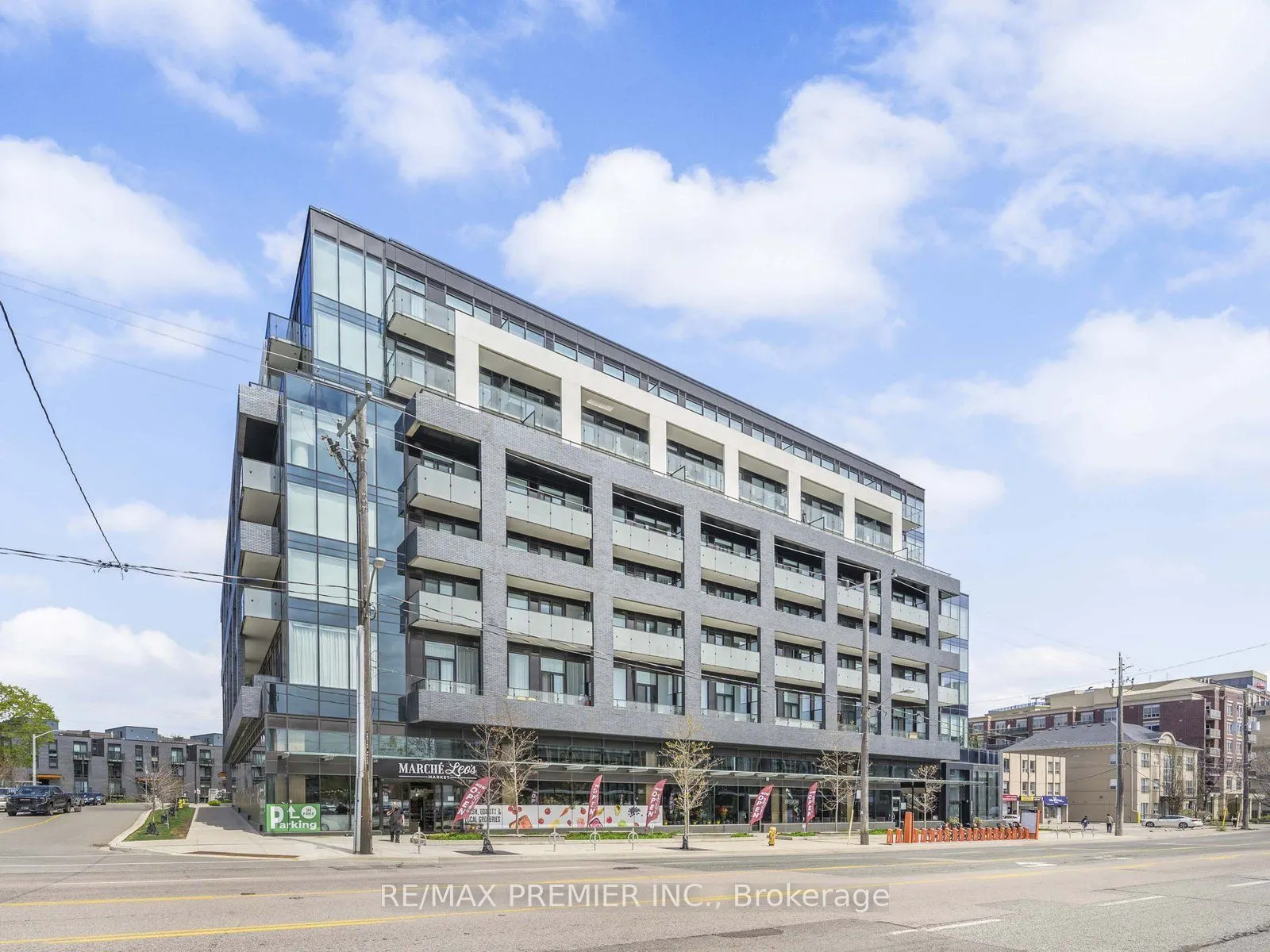 4208 Dundas Street W, #423