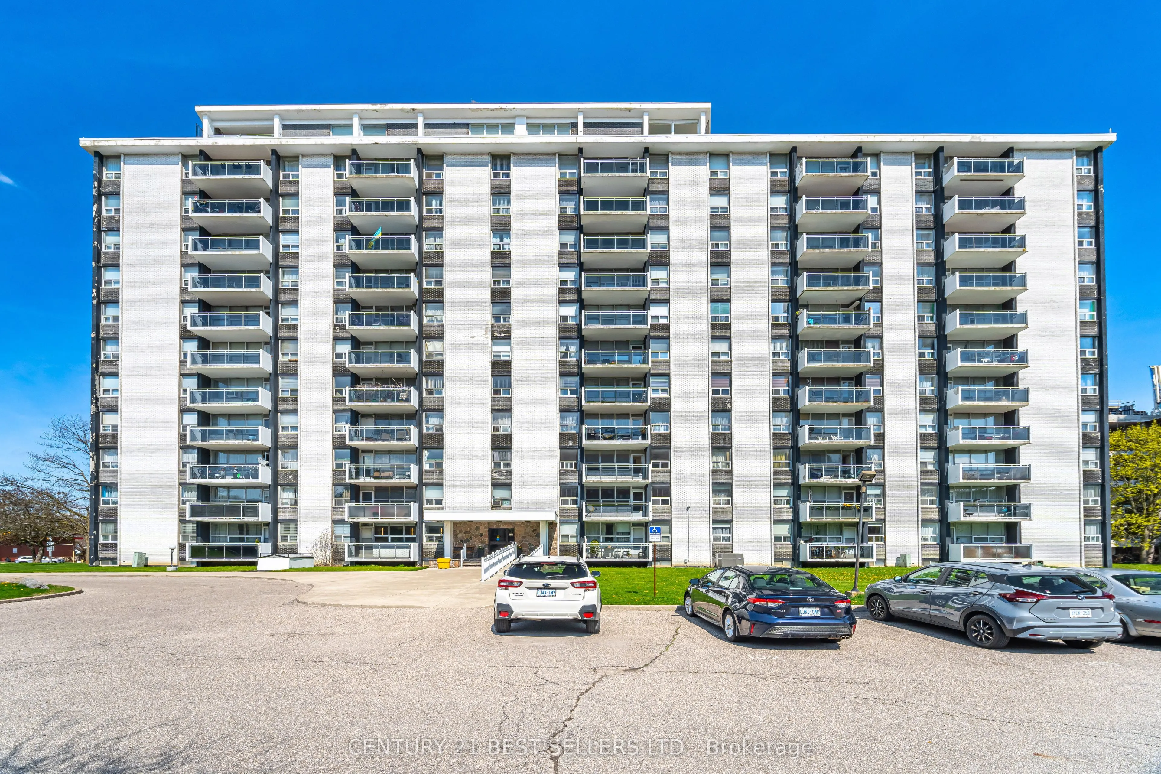 151 La Rose Avenue, #306