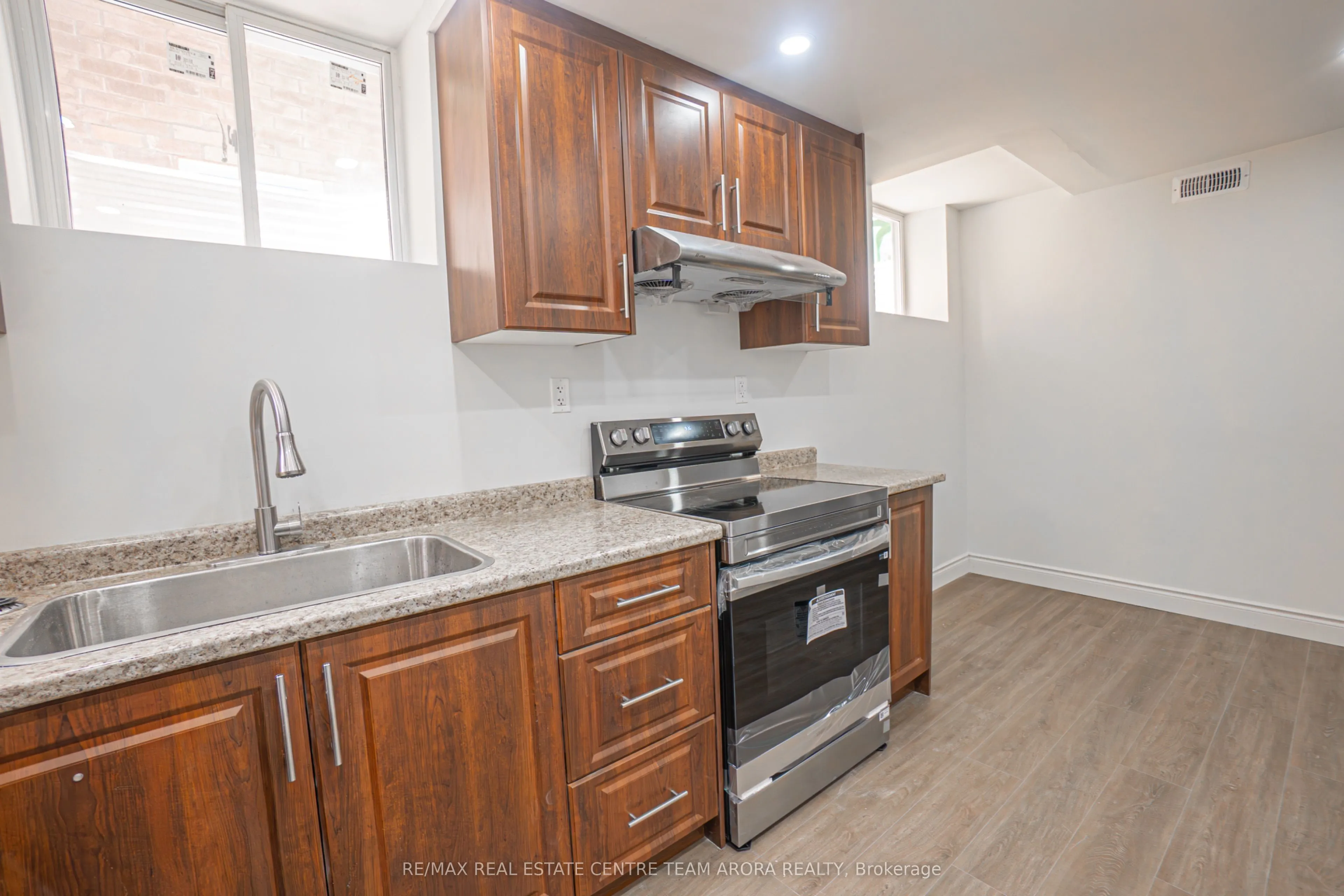 16 Vezna Crescent, #BSMT