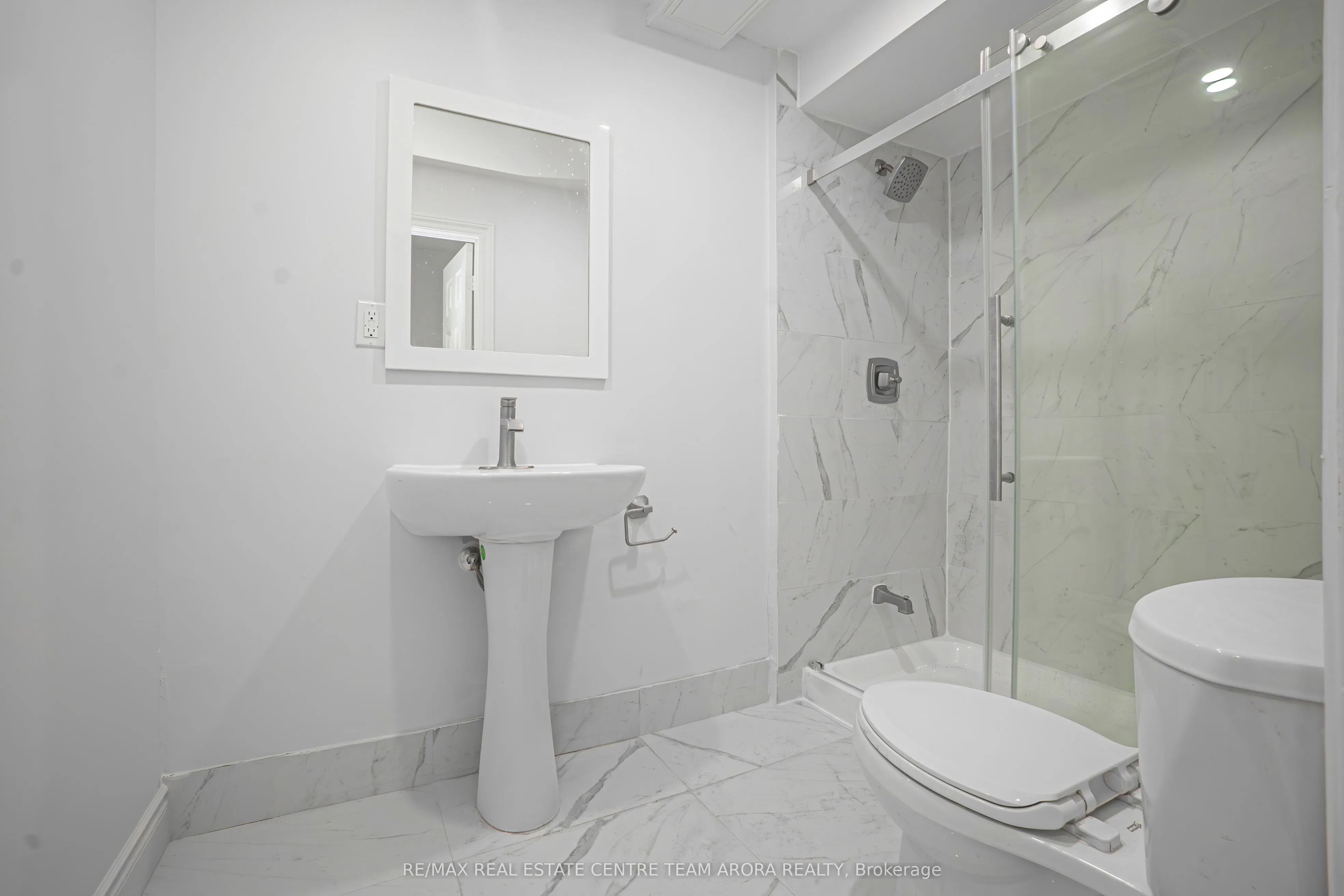 16 Vezna Crescent, #BSMT