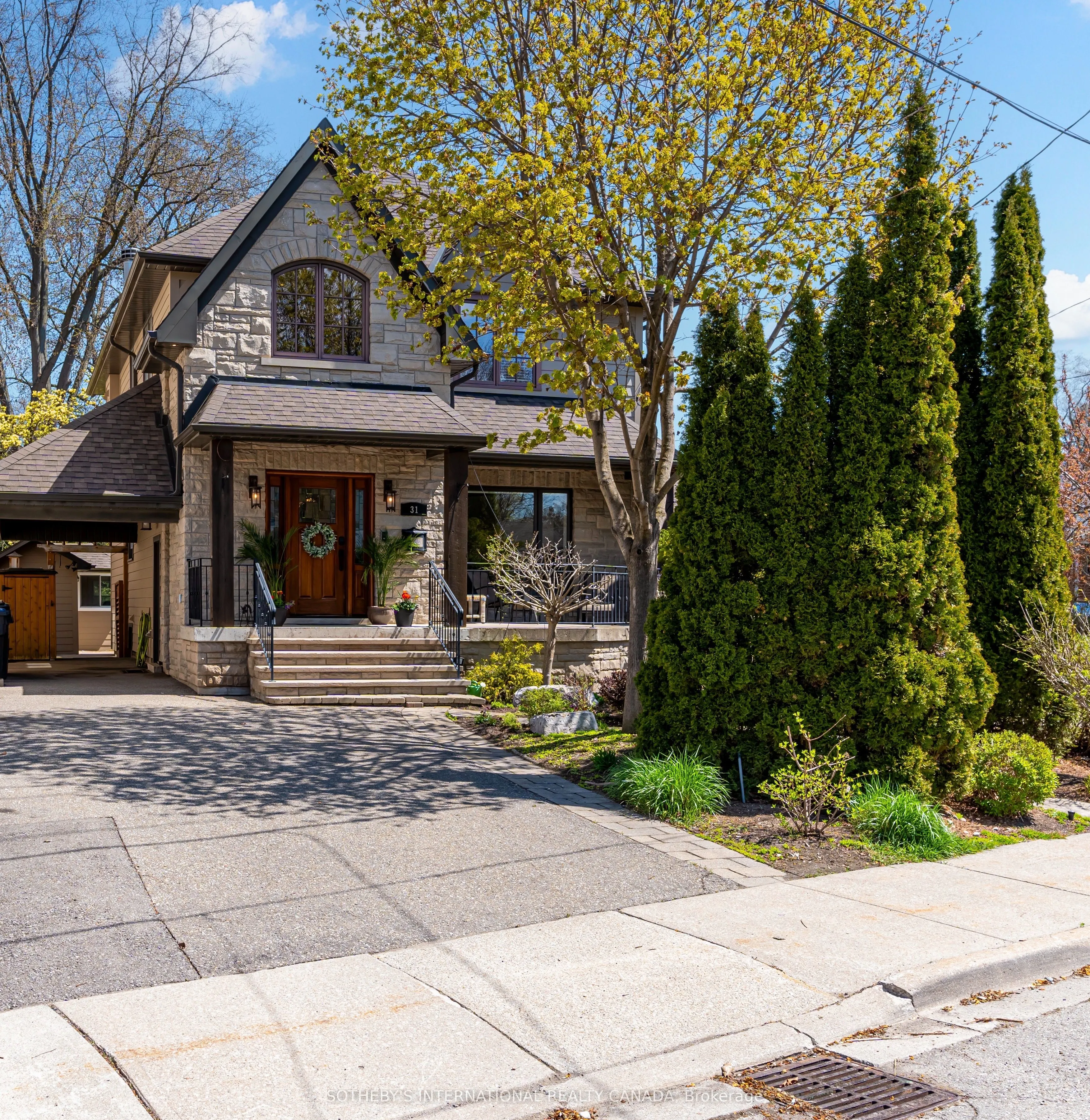 31 Maple Avenue N