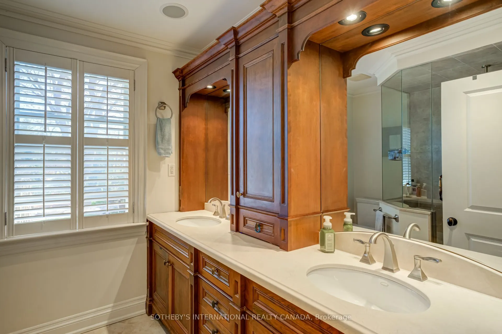 31 Maple Avenue N