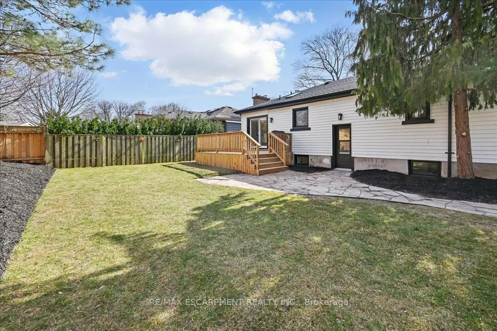 869 CONDOR Drive
